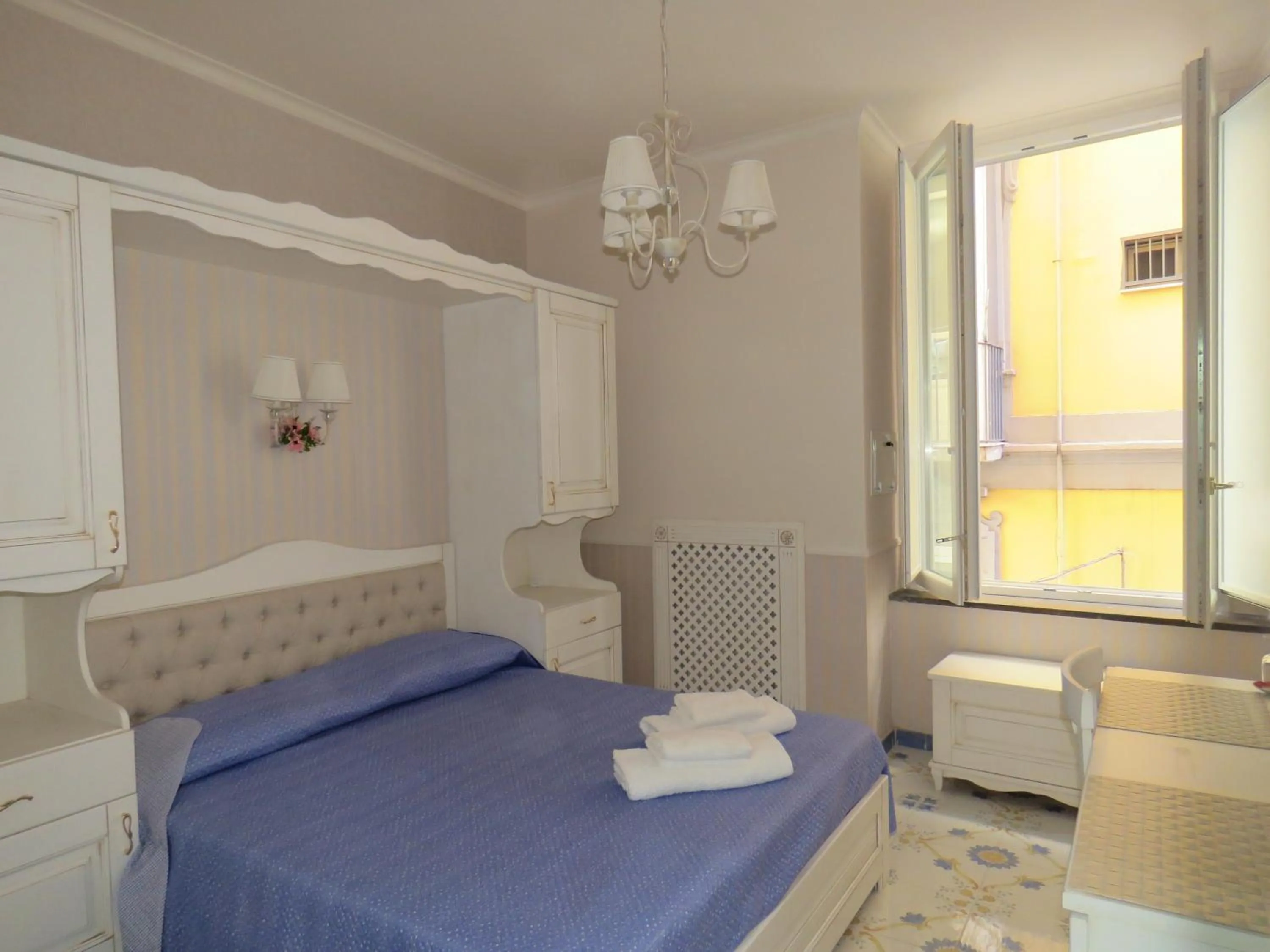 Photo of the whole room, Bed in Olimpo degli Dei