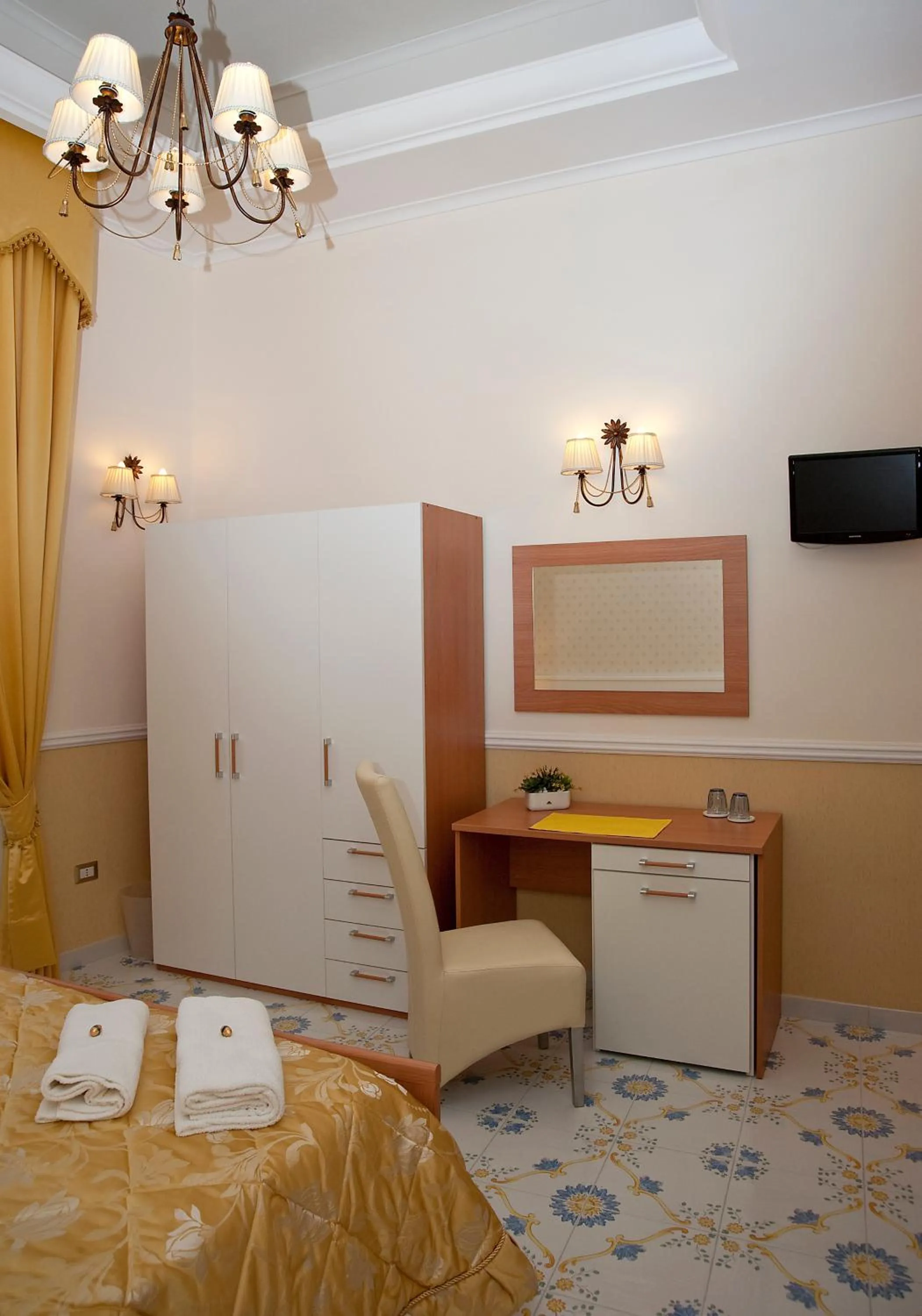 Photo of the whole room, Bed in Olimpo degli Dei