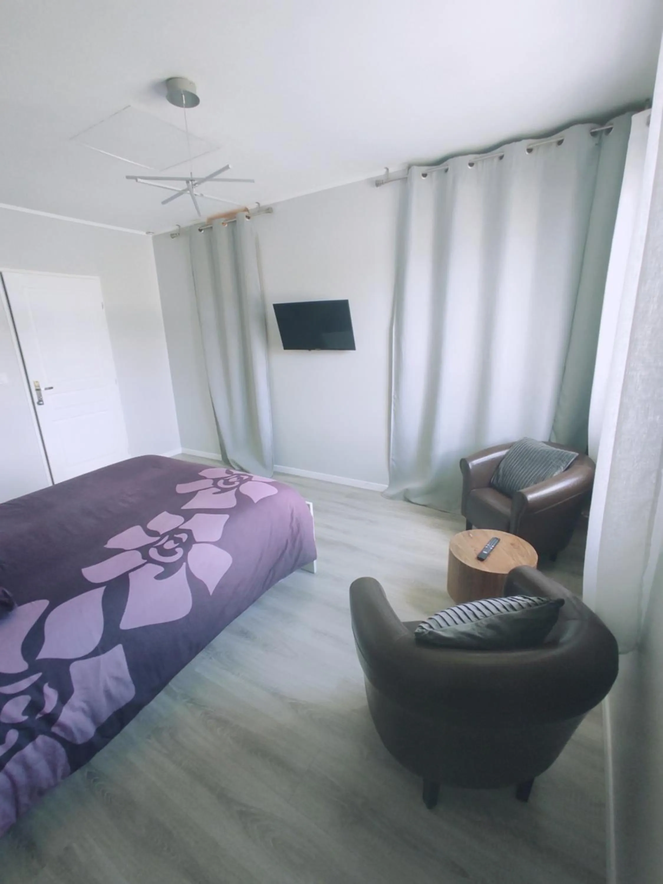 Photo of the whole room in Au pied du Lariat