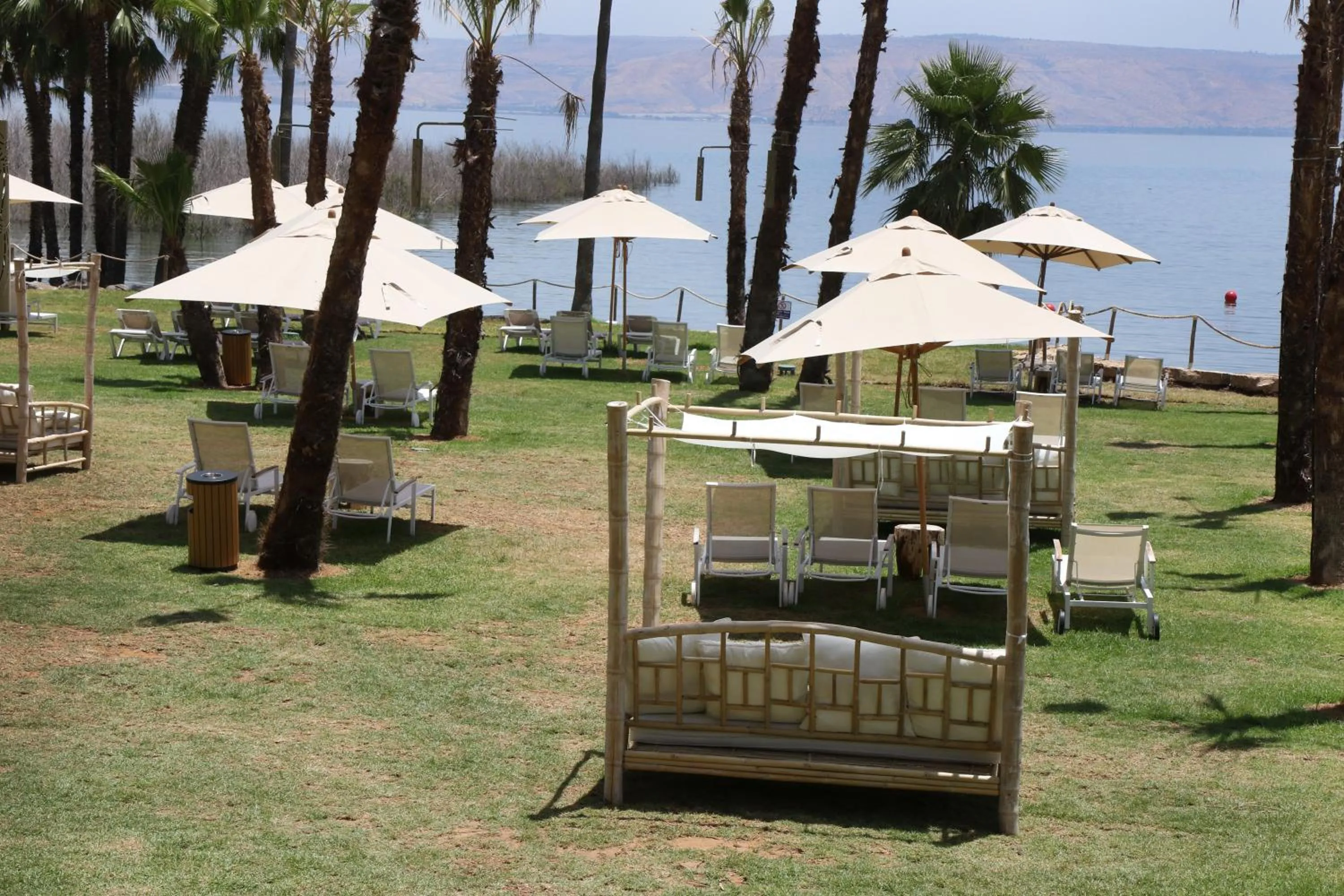 Garden in Gomeh by Isrotel Design