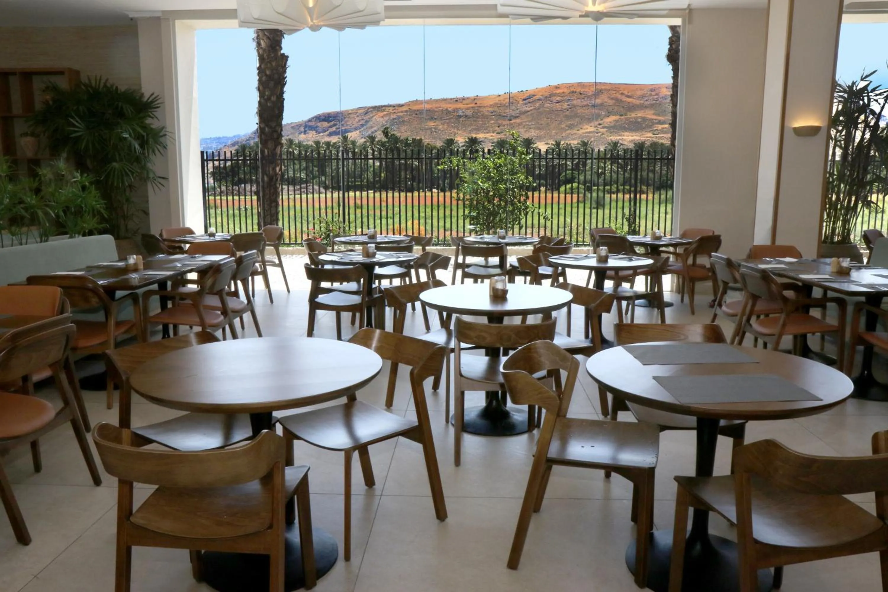 Restaurant/places to eat in Gomeh by Isrotel Design