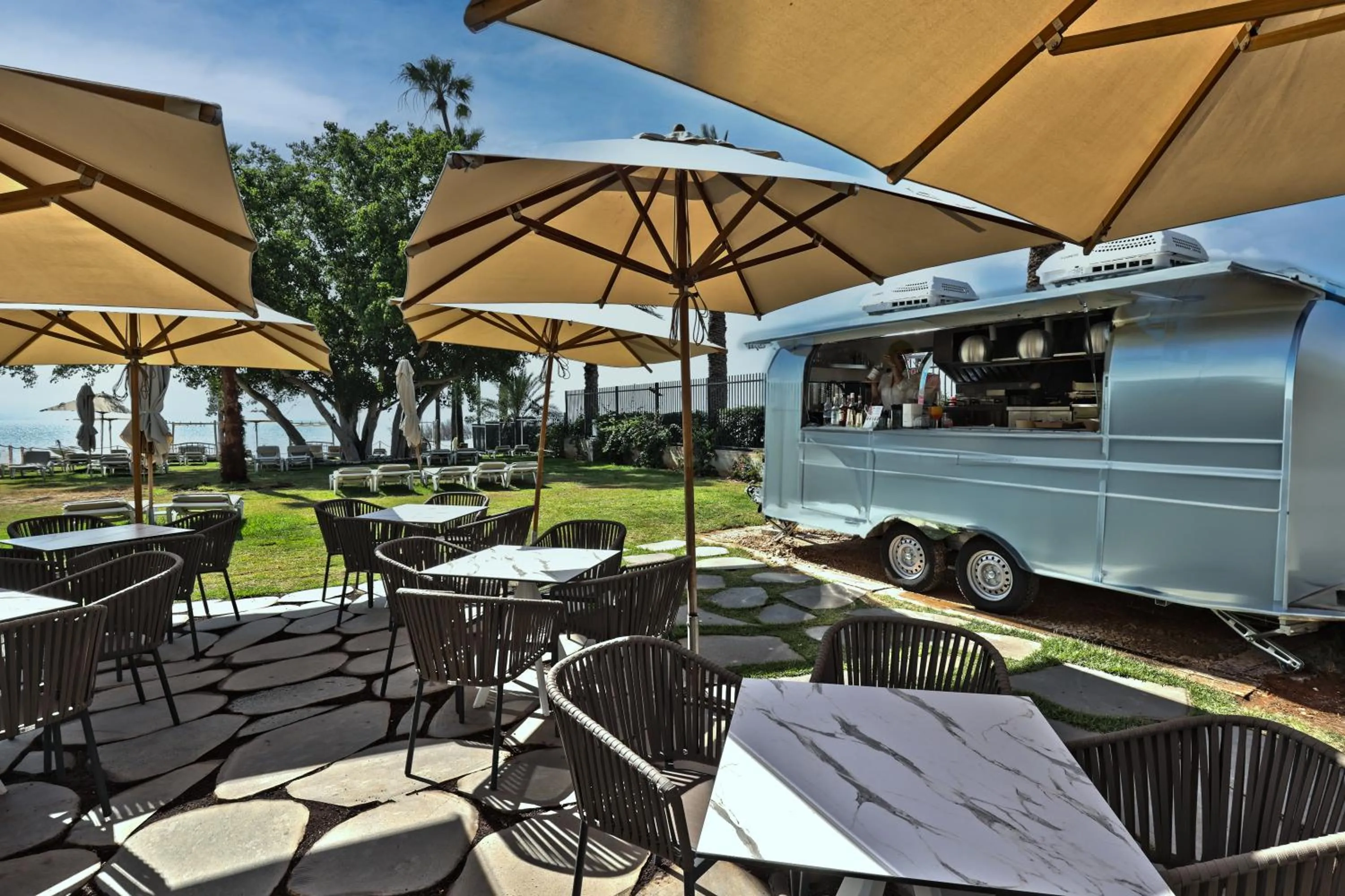 Restaurant/places to eat in Gomeh by Isrotel Design