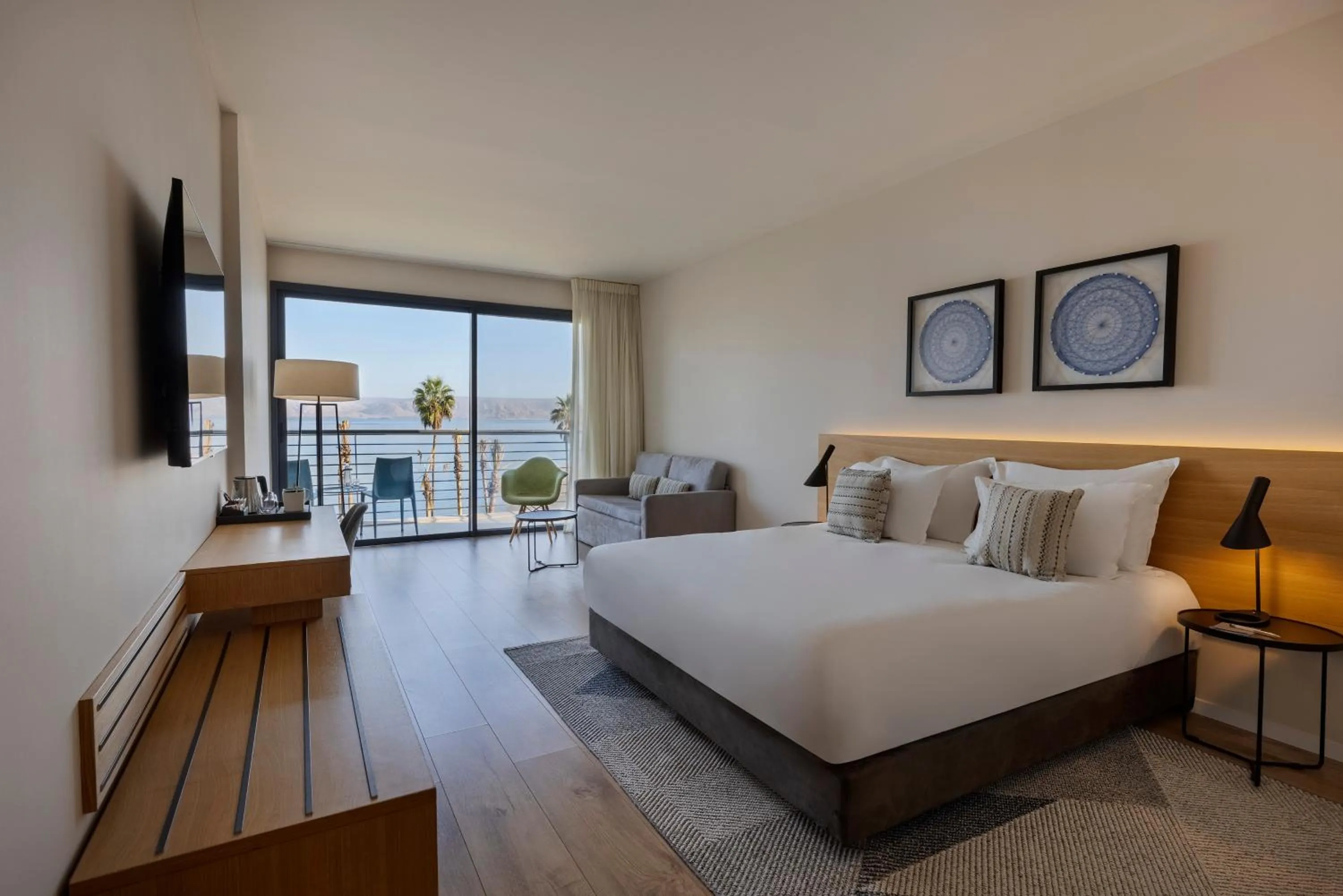 Bedroom, Bed in Gomeh by Isrotel Design