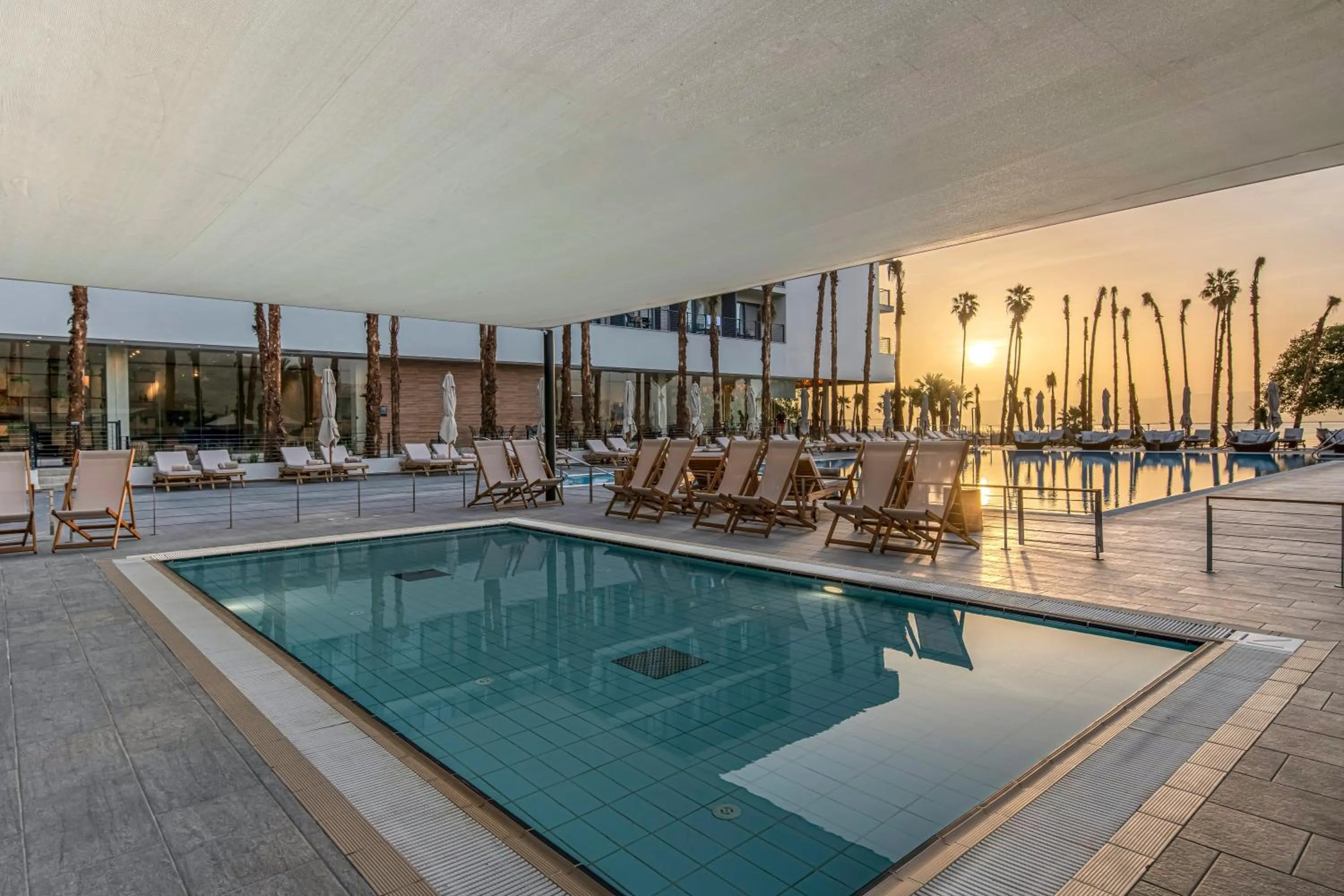 Swimming pool in Gomeh by Isrotel Design