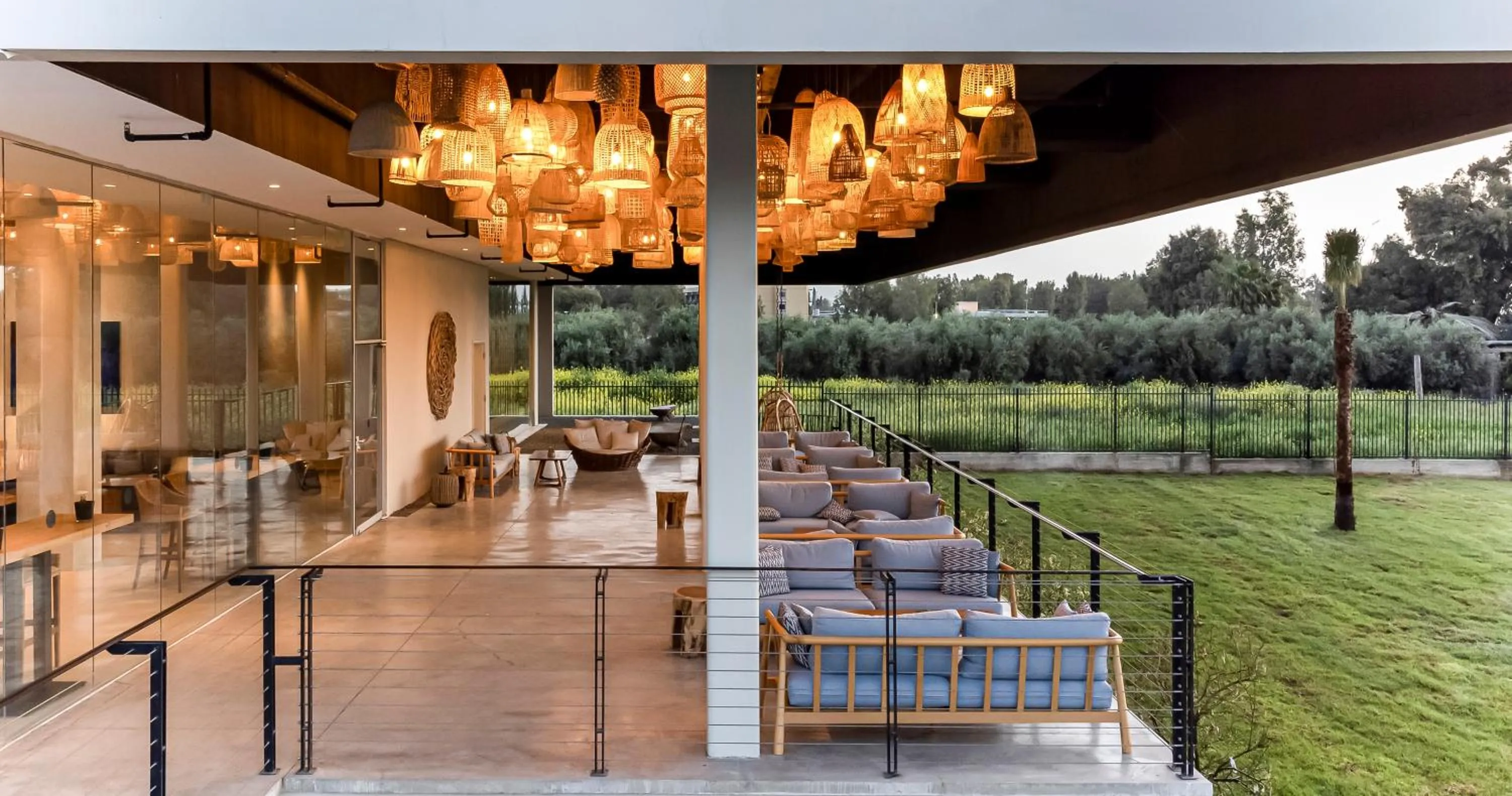 Patio in Gomeh by Isrotel Design