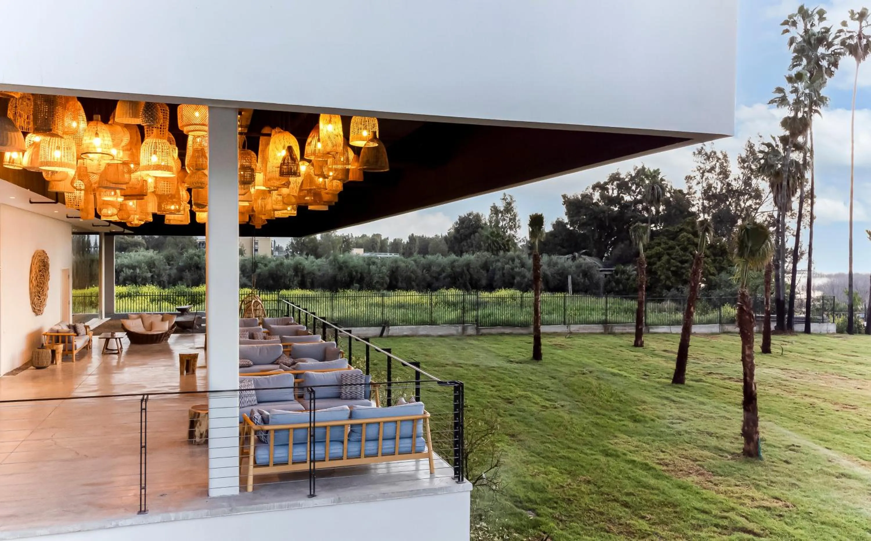 Patio in Gomeh by Isrotel Design