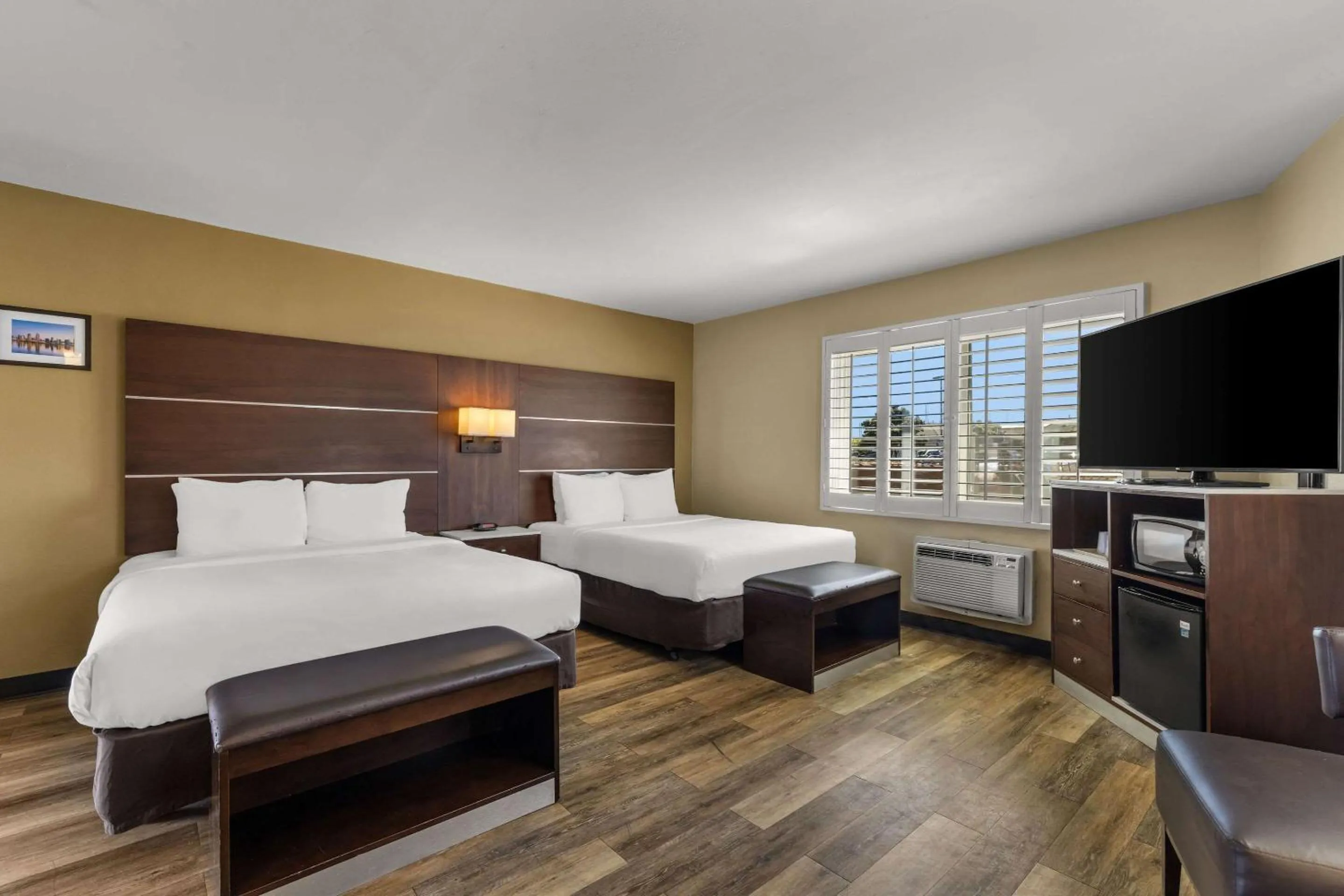 Bedroom, Bed in Comfort Inn San Diego Airport At The Harbor