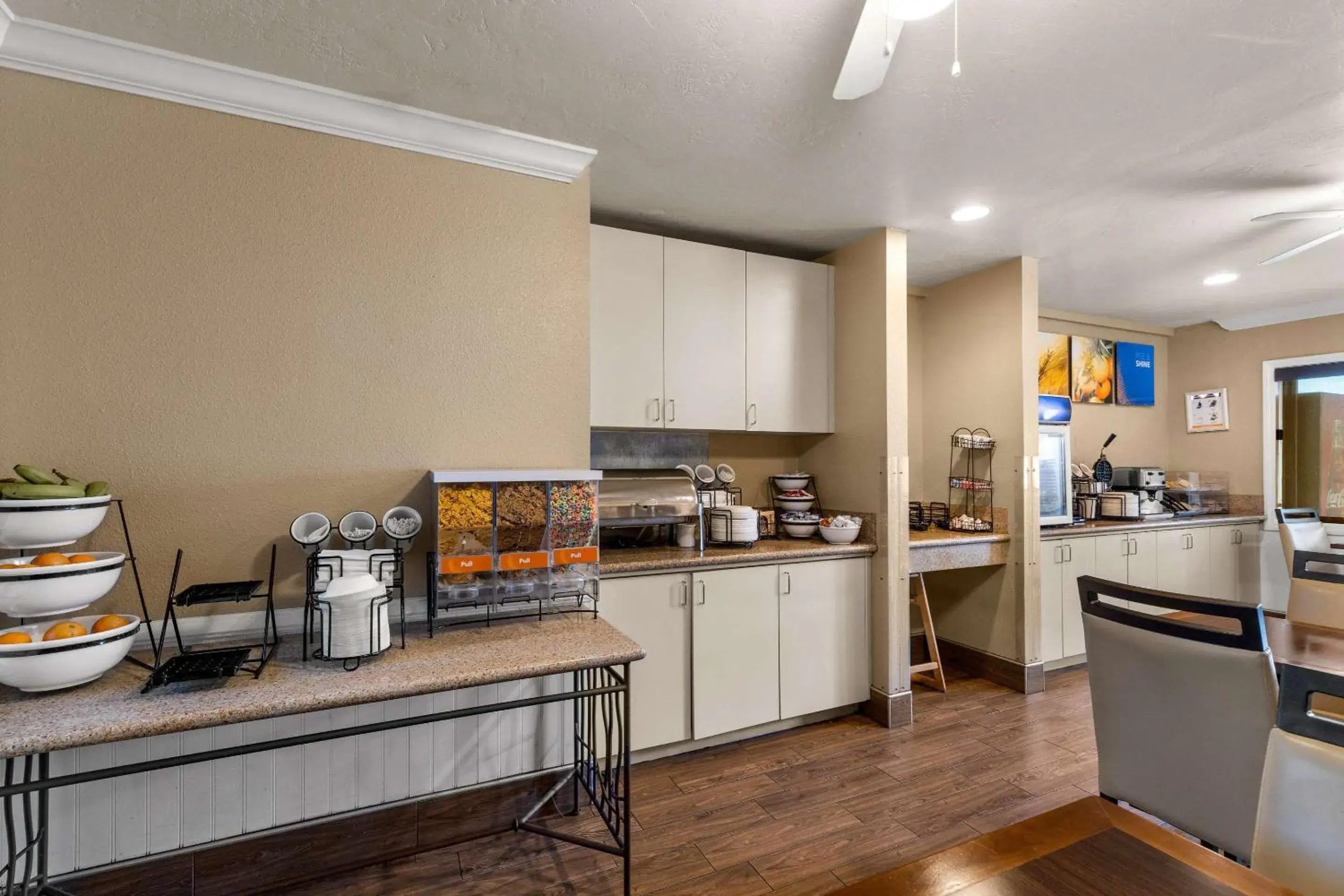 Breakfast in Comfort Inn San Diego Airport At The Harbor Breakfast in Comfort Inn San Diego Airport At The Harbor