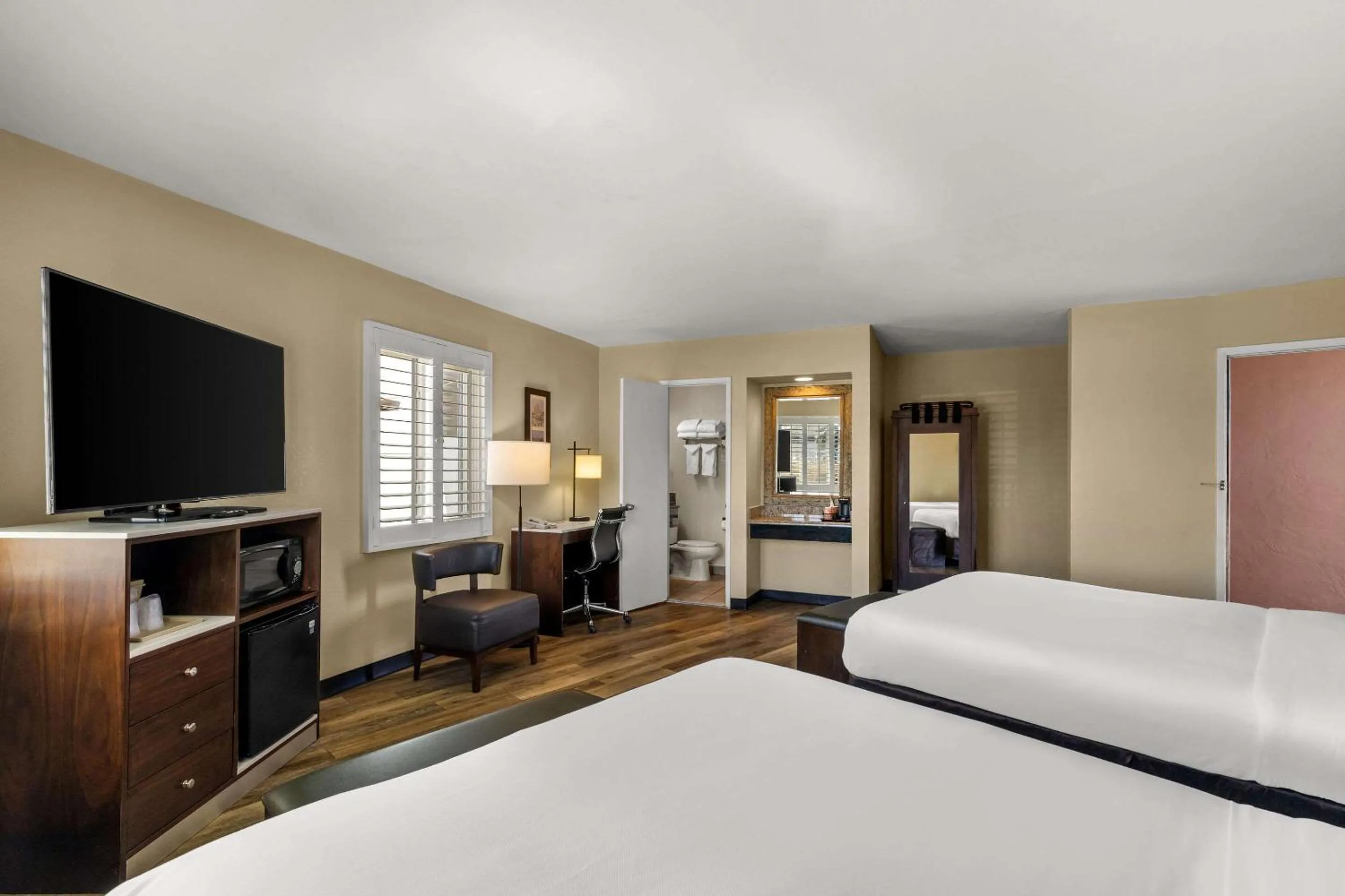 Bedroom, Bed in Comfort Inn San Diego Airport At The Harbor