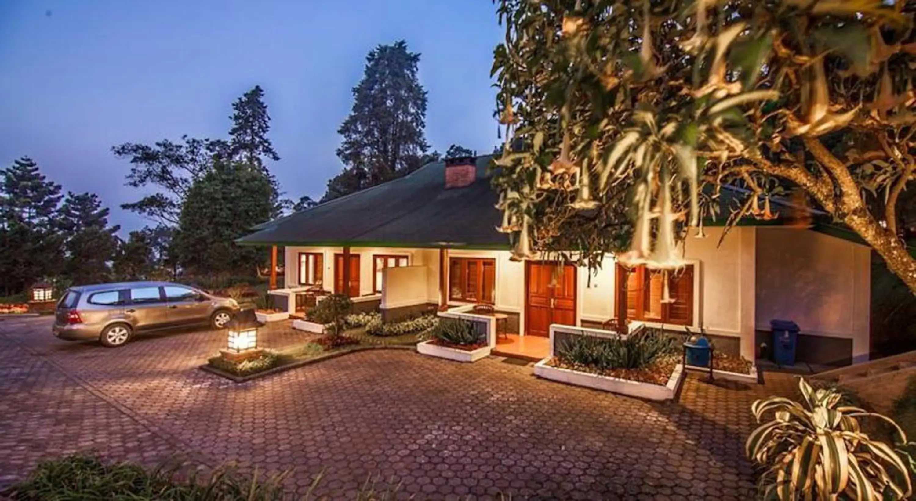 Facade/entrance in Puncak Pass Resort Facade/entrance in Puncak Pass Resort