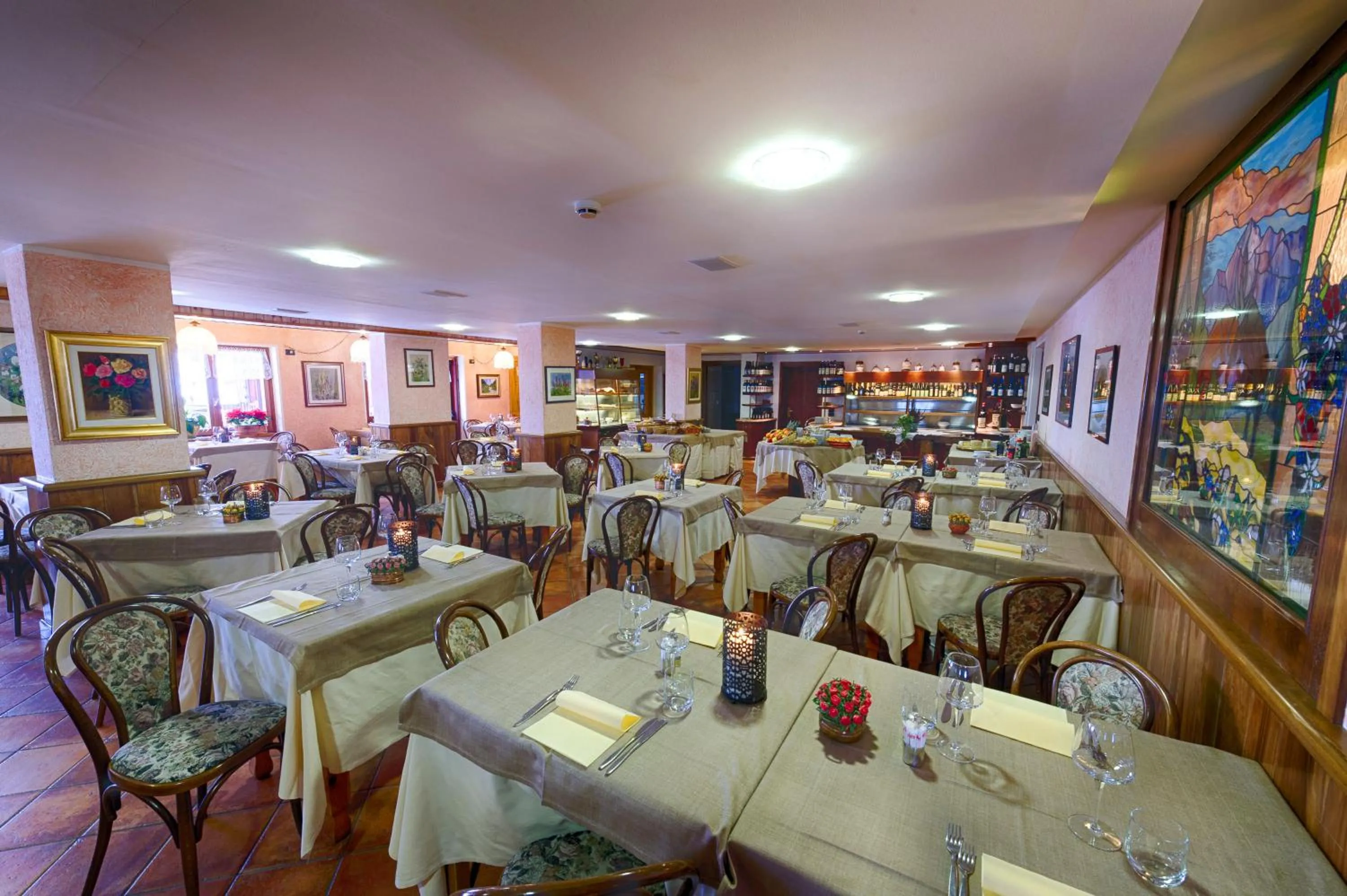 Restaurant/places to eat in Hotel Granta Parey