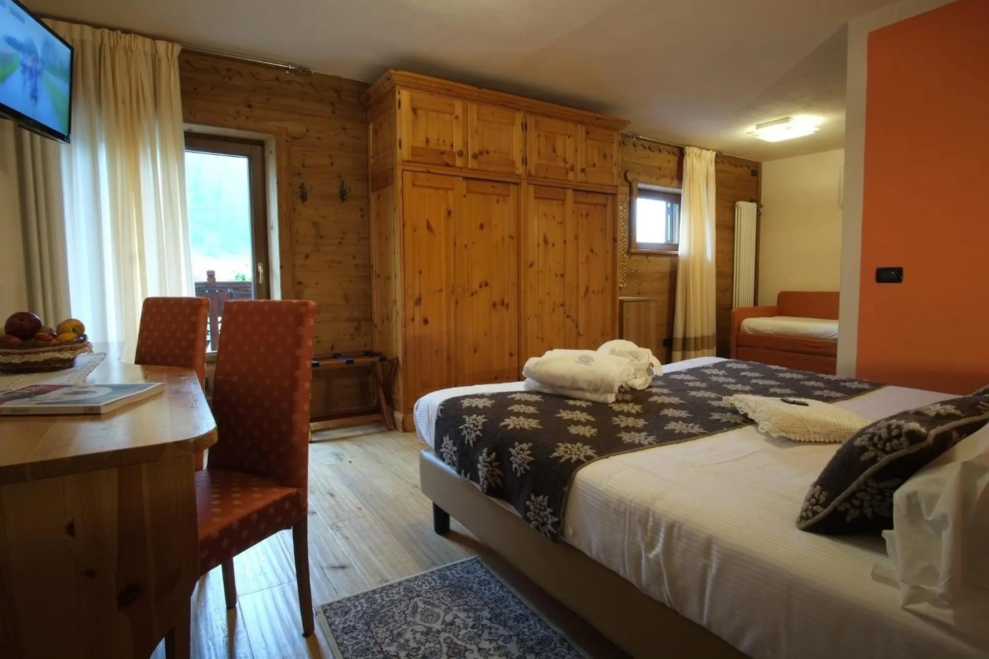 Photo of the whole room, Bed in Hotel Granta Parey