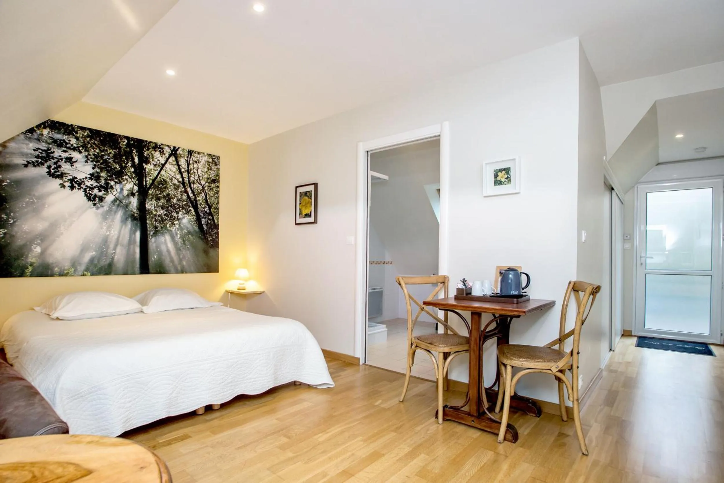 Photo of the whole room, Bed in La Canopée des Pins