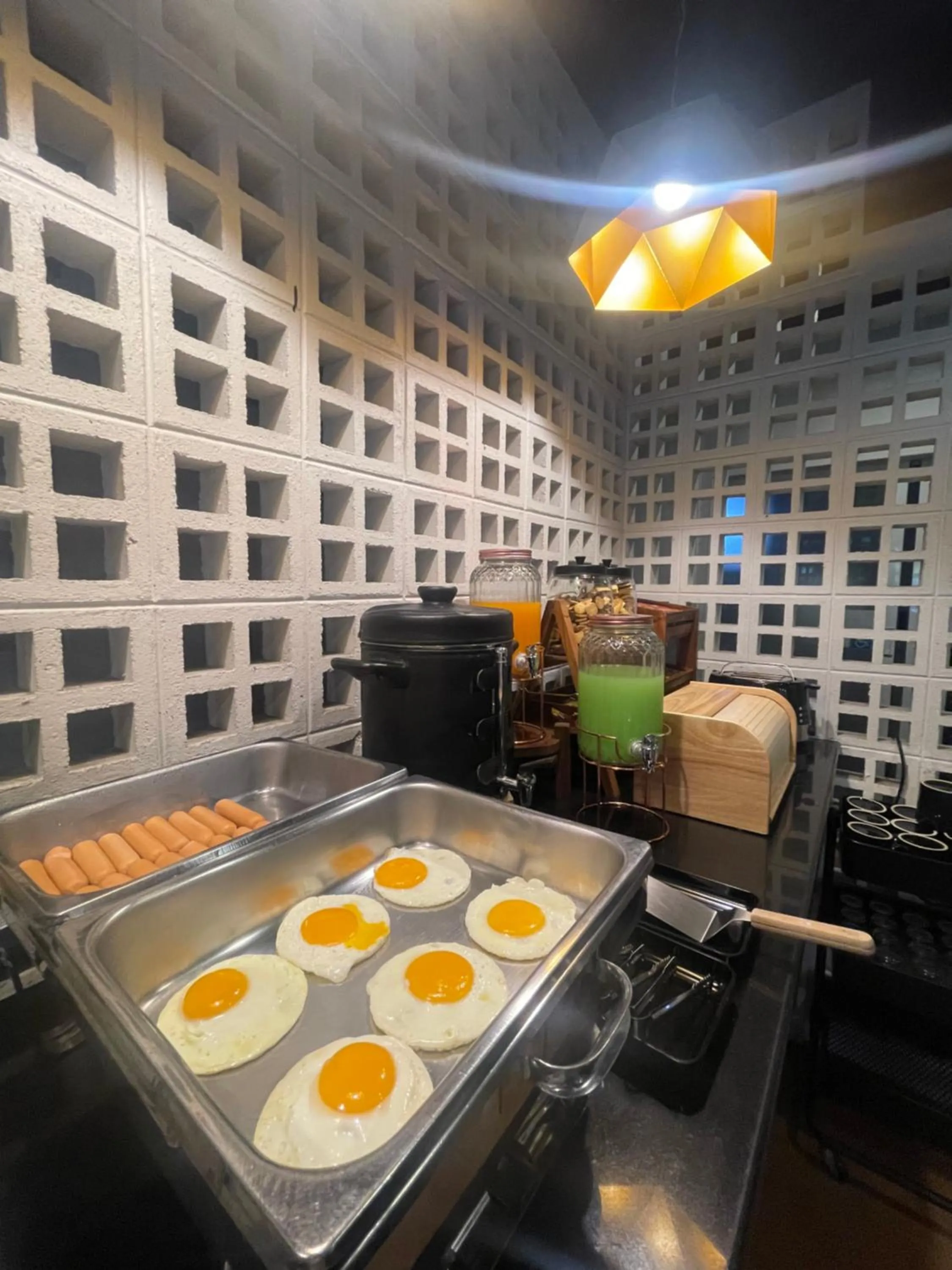 Breakfast in the echo hotel