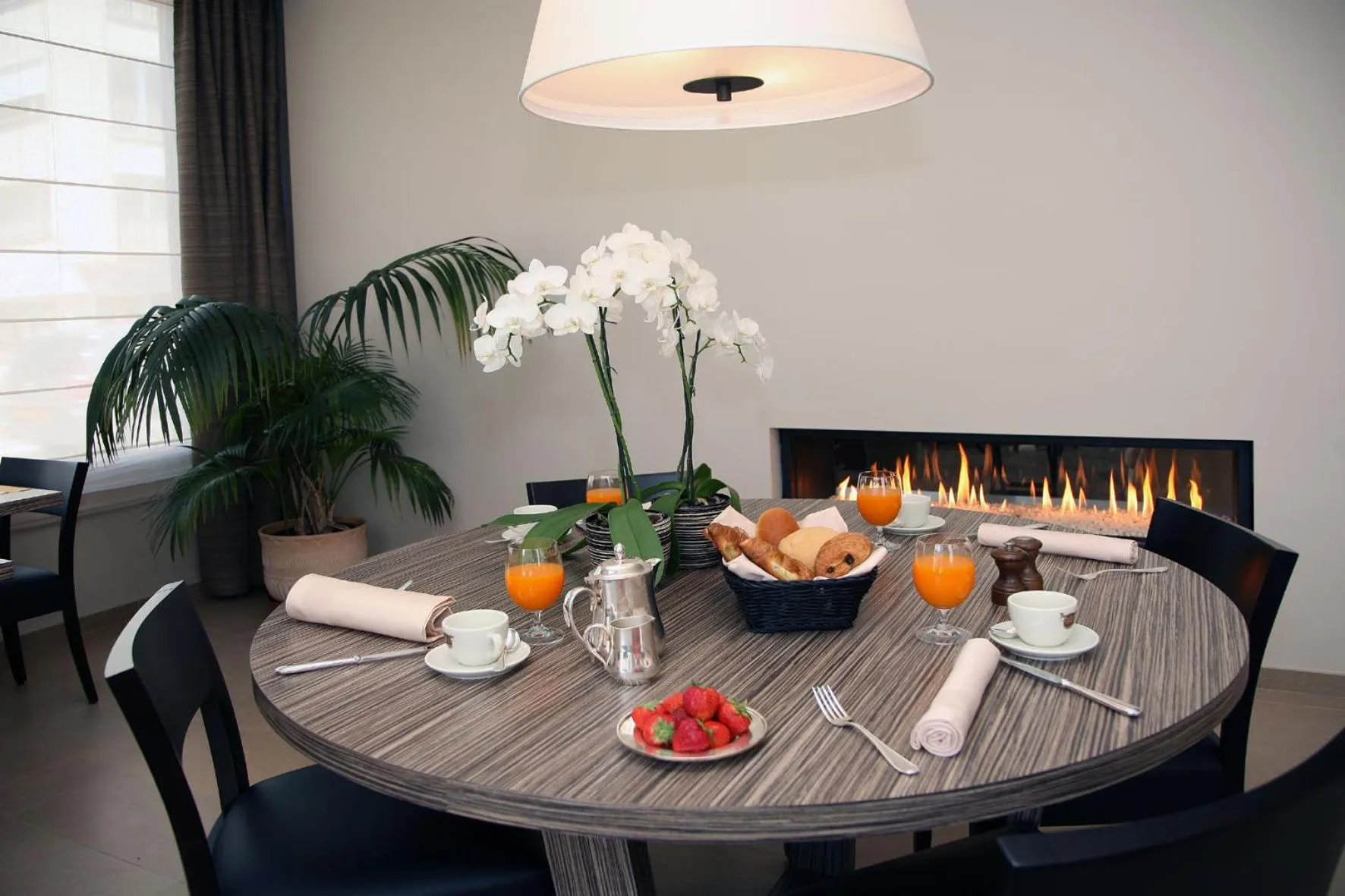 Restaurant/places to eat in Hotel Iris