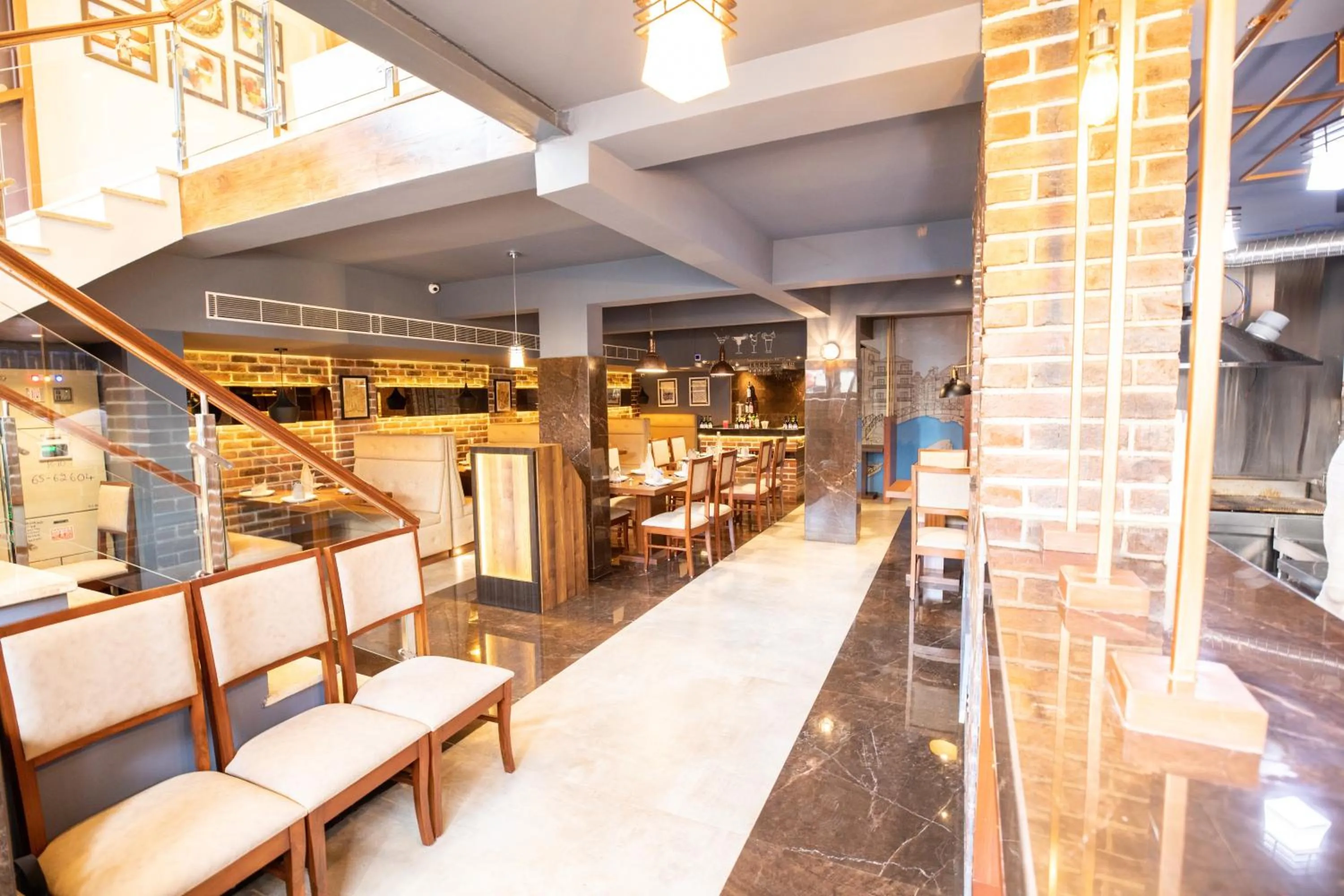 Restaurant/places to eat in Hotel Paramos Inn