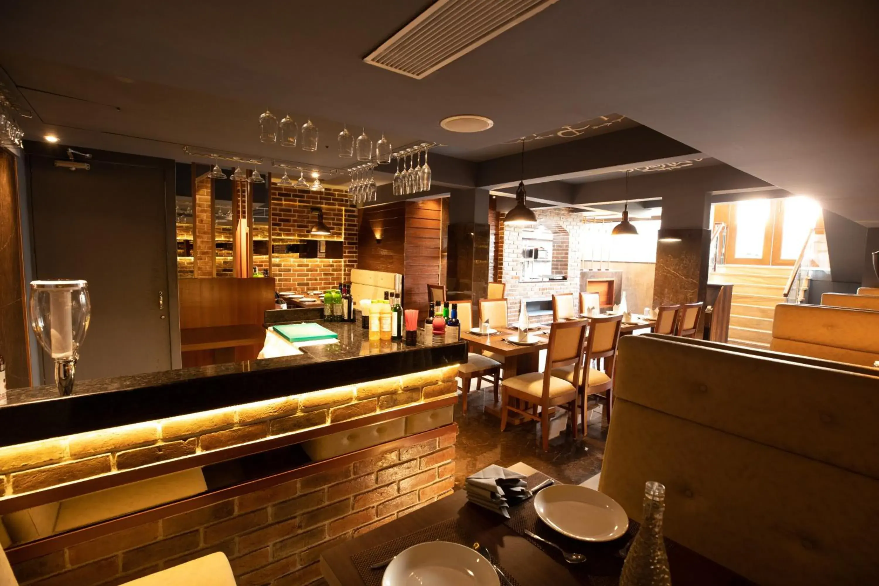 Restaurant/places to eat in Hotel Paramos Inn Restaurant/places to eat in Hotel Paramos Inn