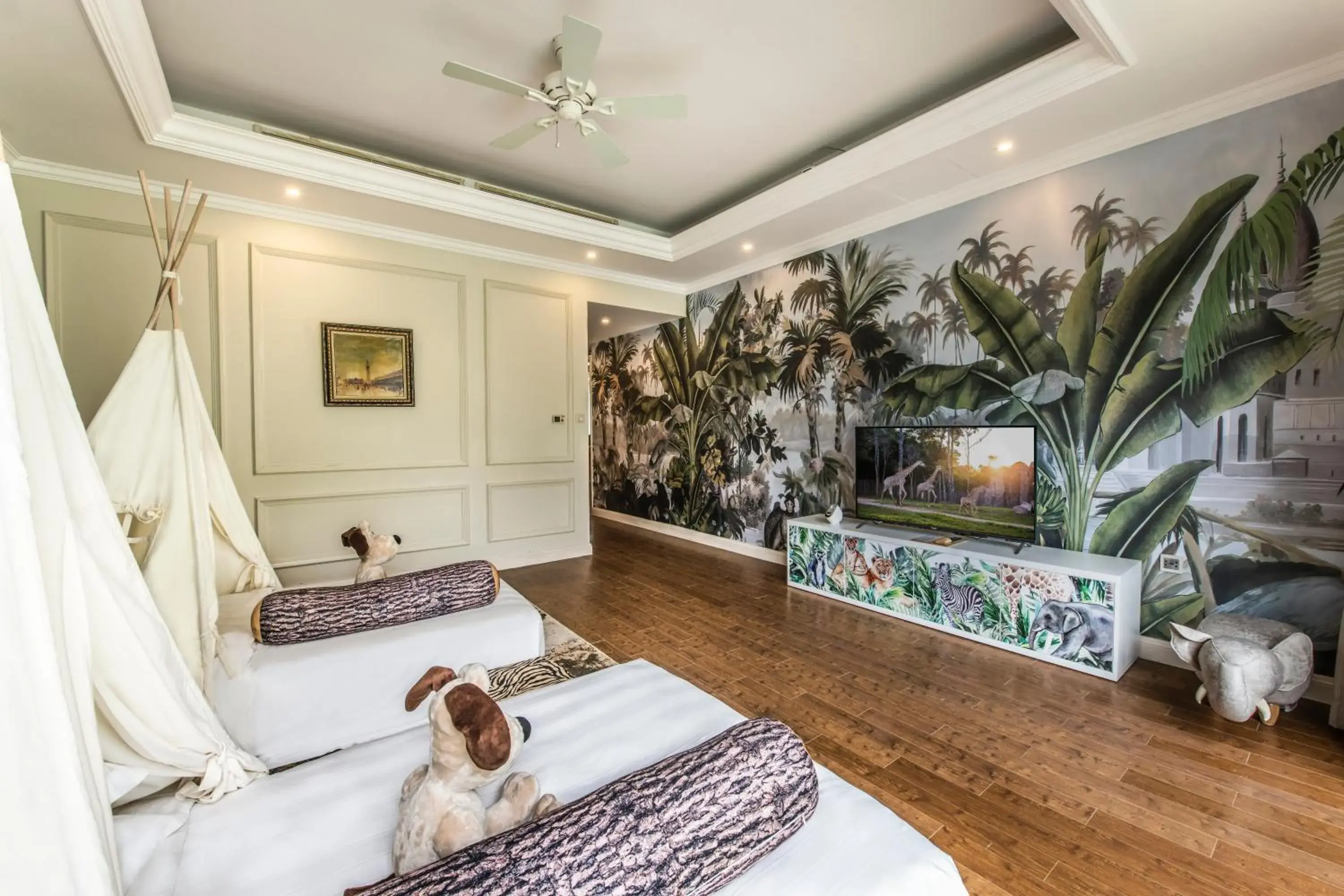 Deluxe Family Villa 3-Bedroom Safari in Vinpearl Wonderworld Phu Quoc Deluxe Family Villa 3-Bedroom Safari in Vinpearl Wonderworld Phu Quoc