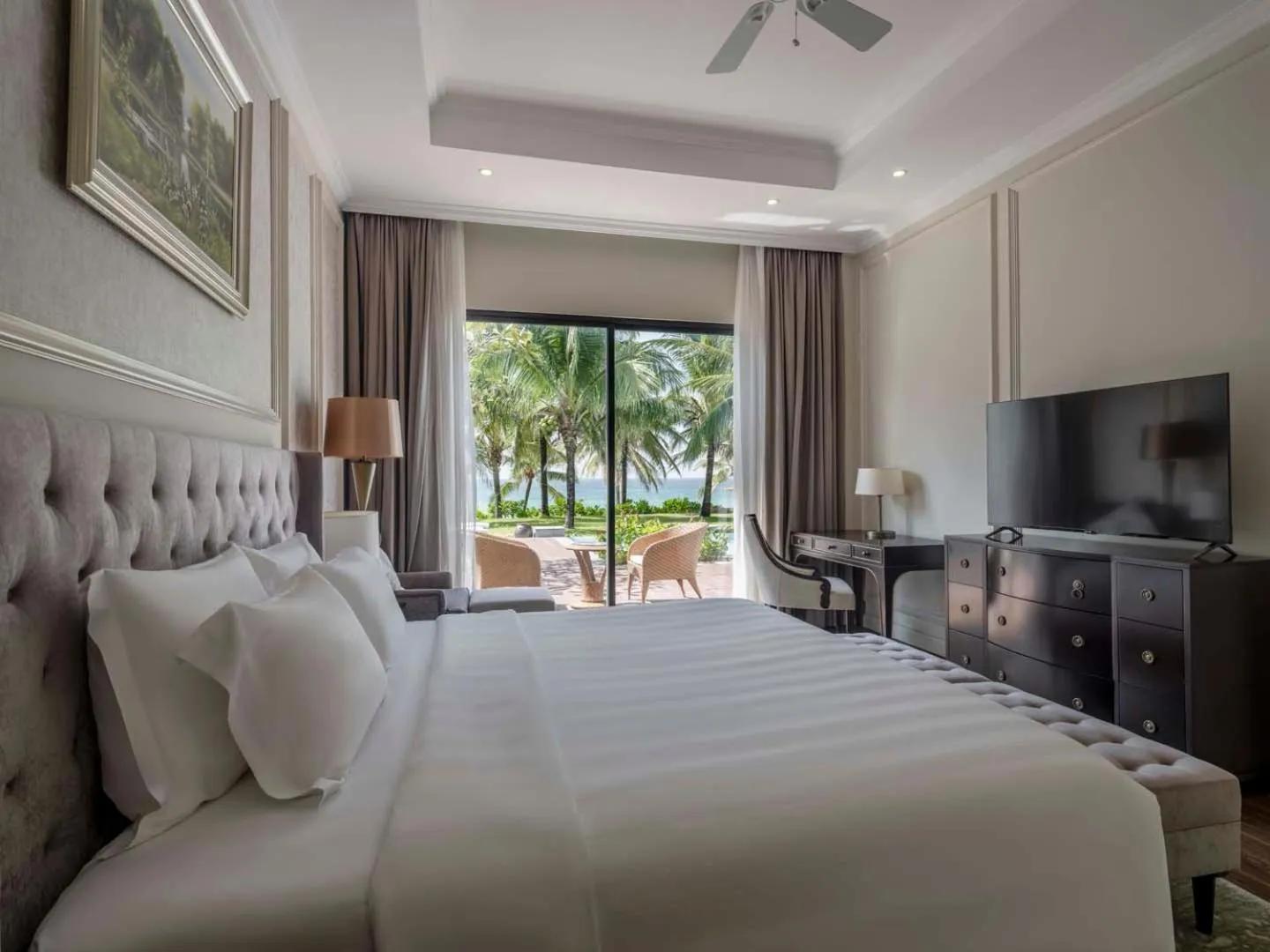 Bedroom, Bed in Vinpearl Wonderworld Phu Quoc