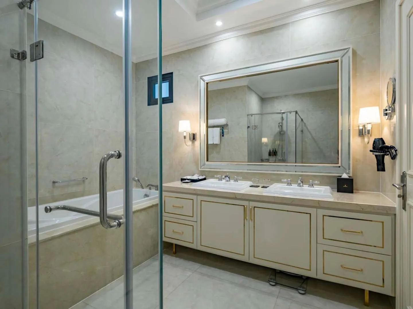 Bathroom in Vinpearl Wonderworld Phu Quoc