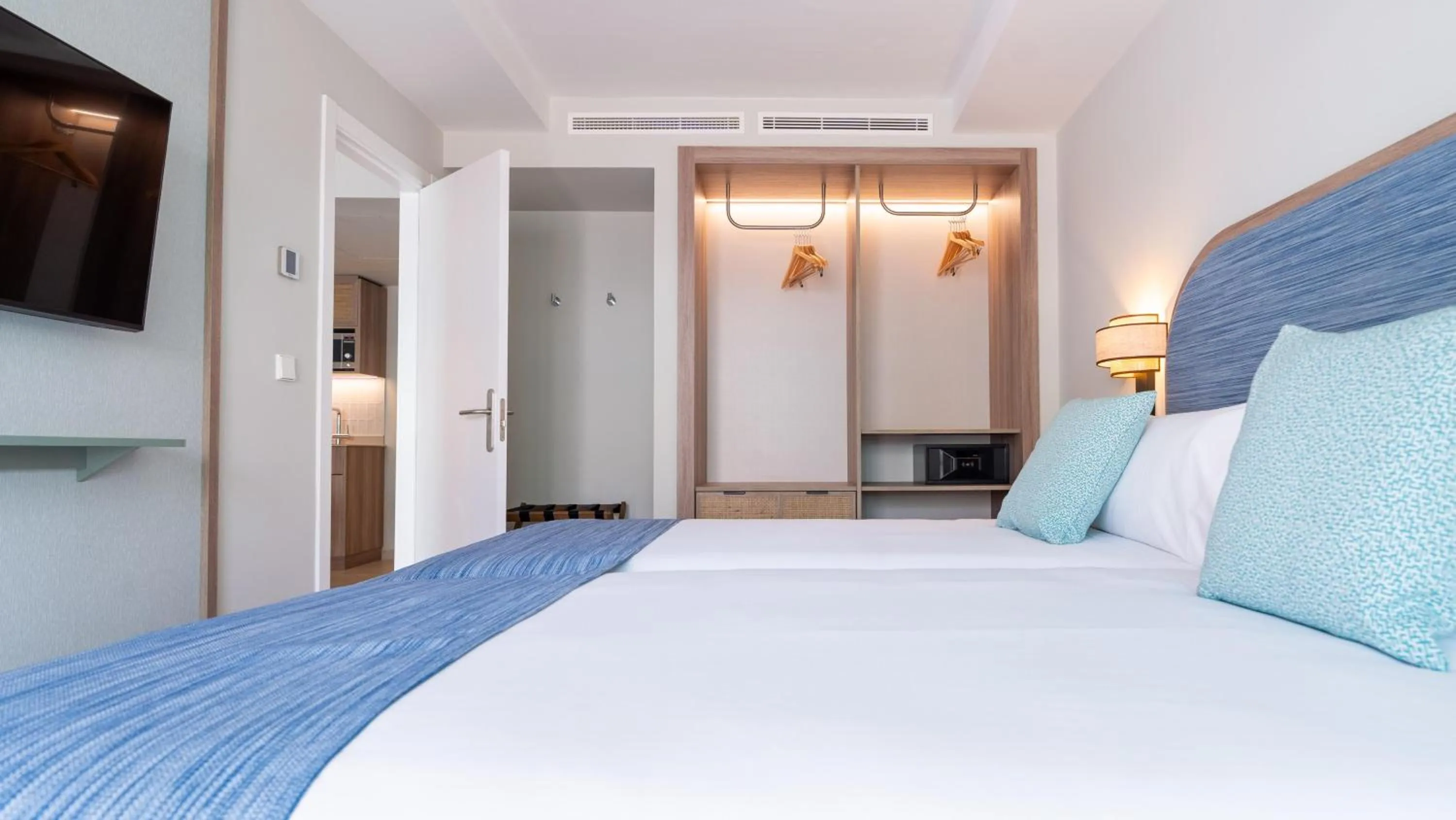 Photo of the whole room, Bed in HD Lobos Natura Fuerteventura