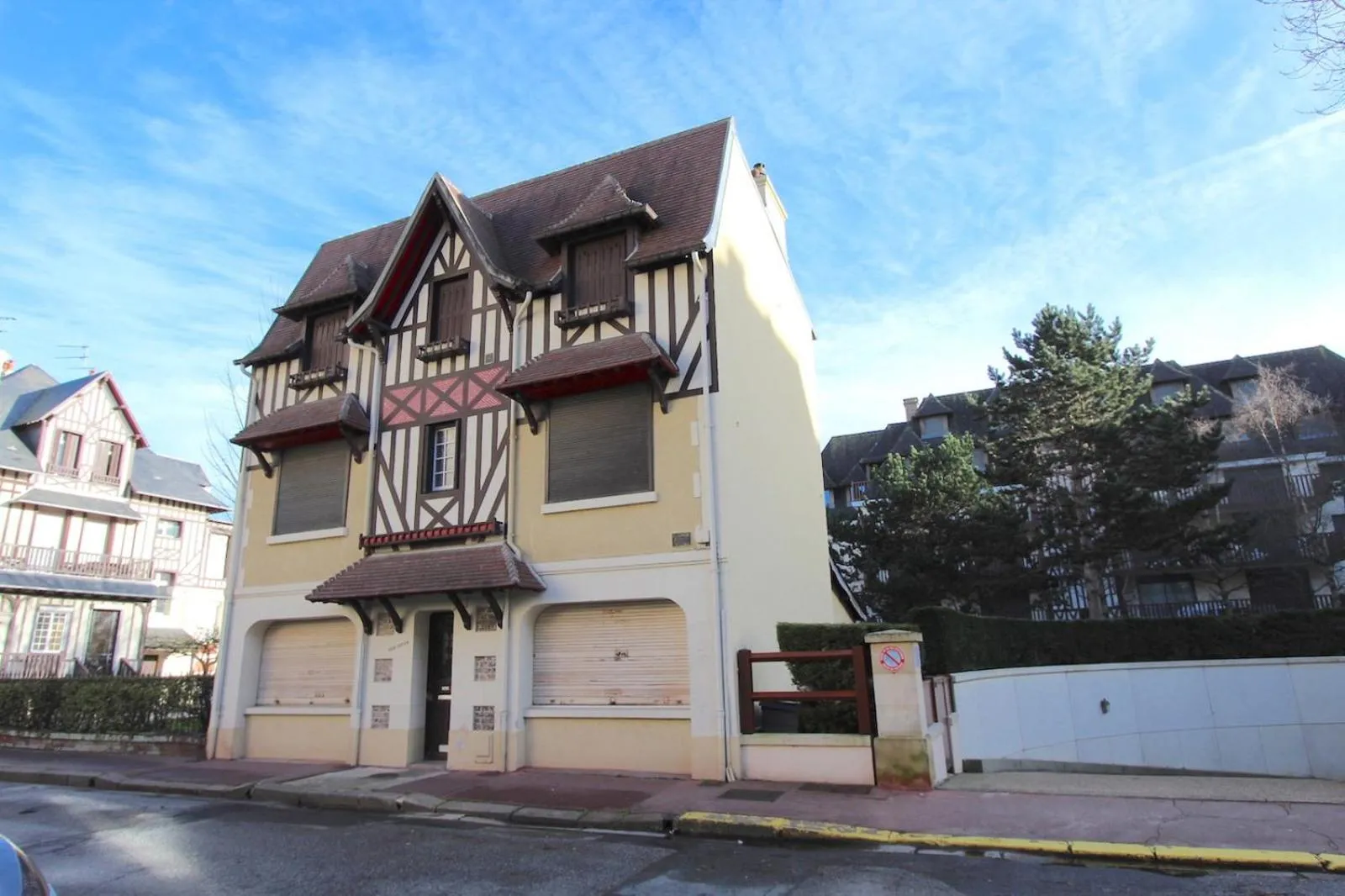 Facade/entrance in LE ROYAL (3 pièces au centre de DEAUVILLE)