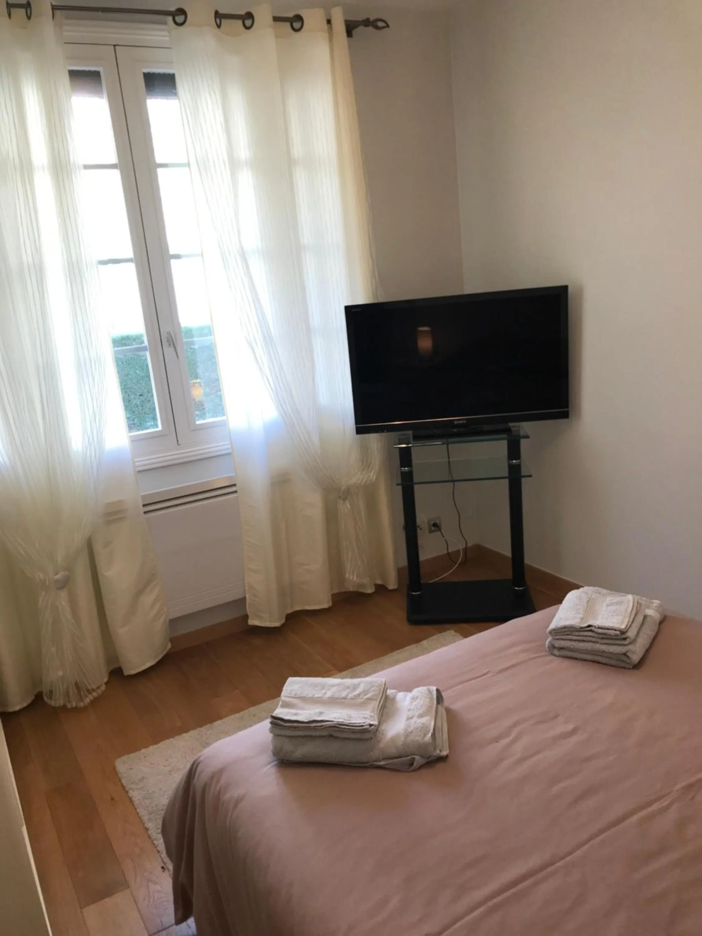 Bed in LE ROYAL (3 pièces au centre de DEAUVILLE)