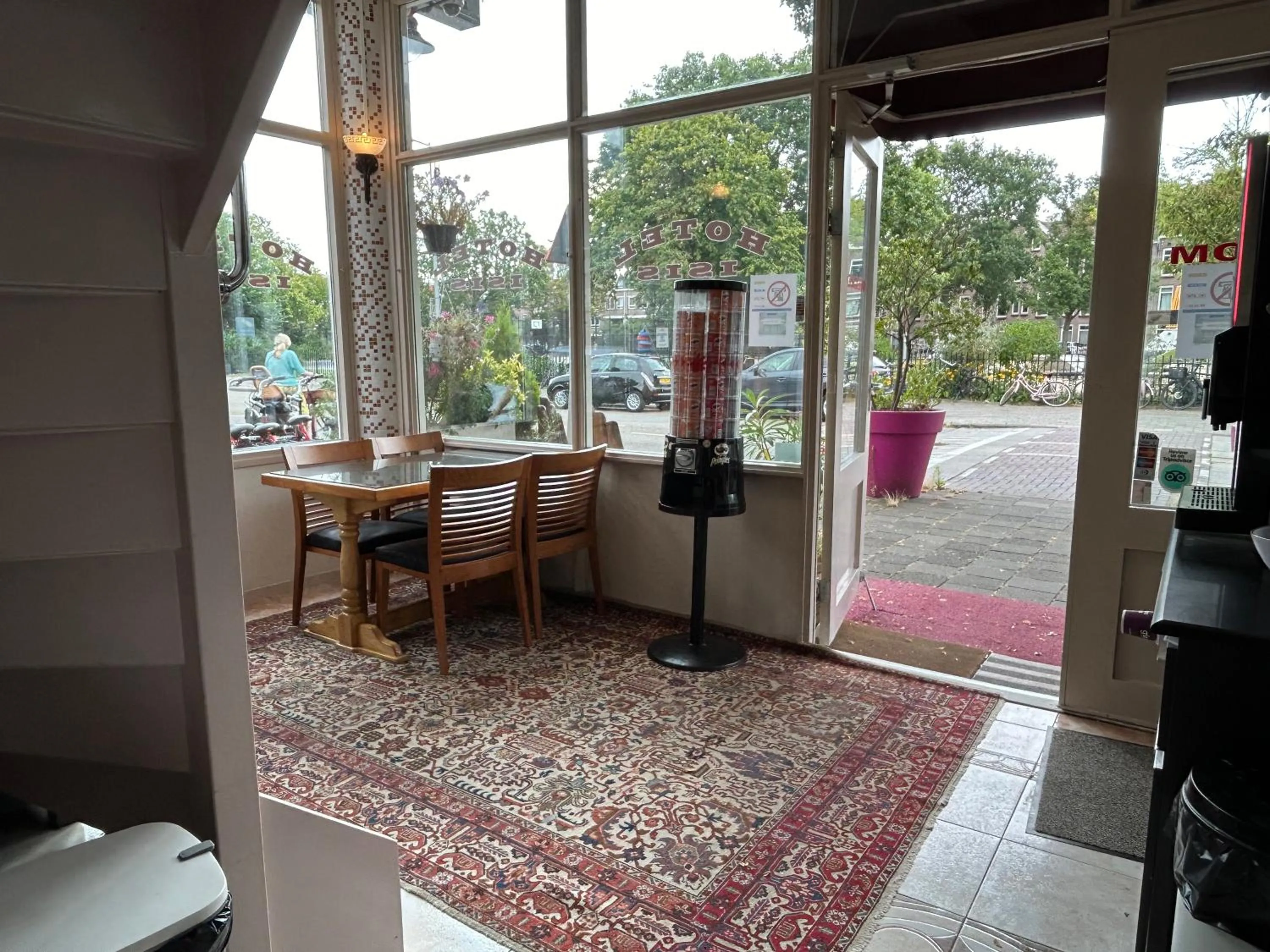 Seating area in Hotel Isis