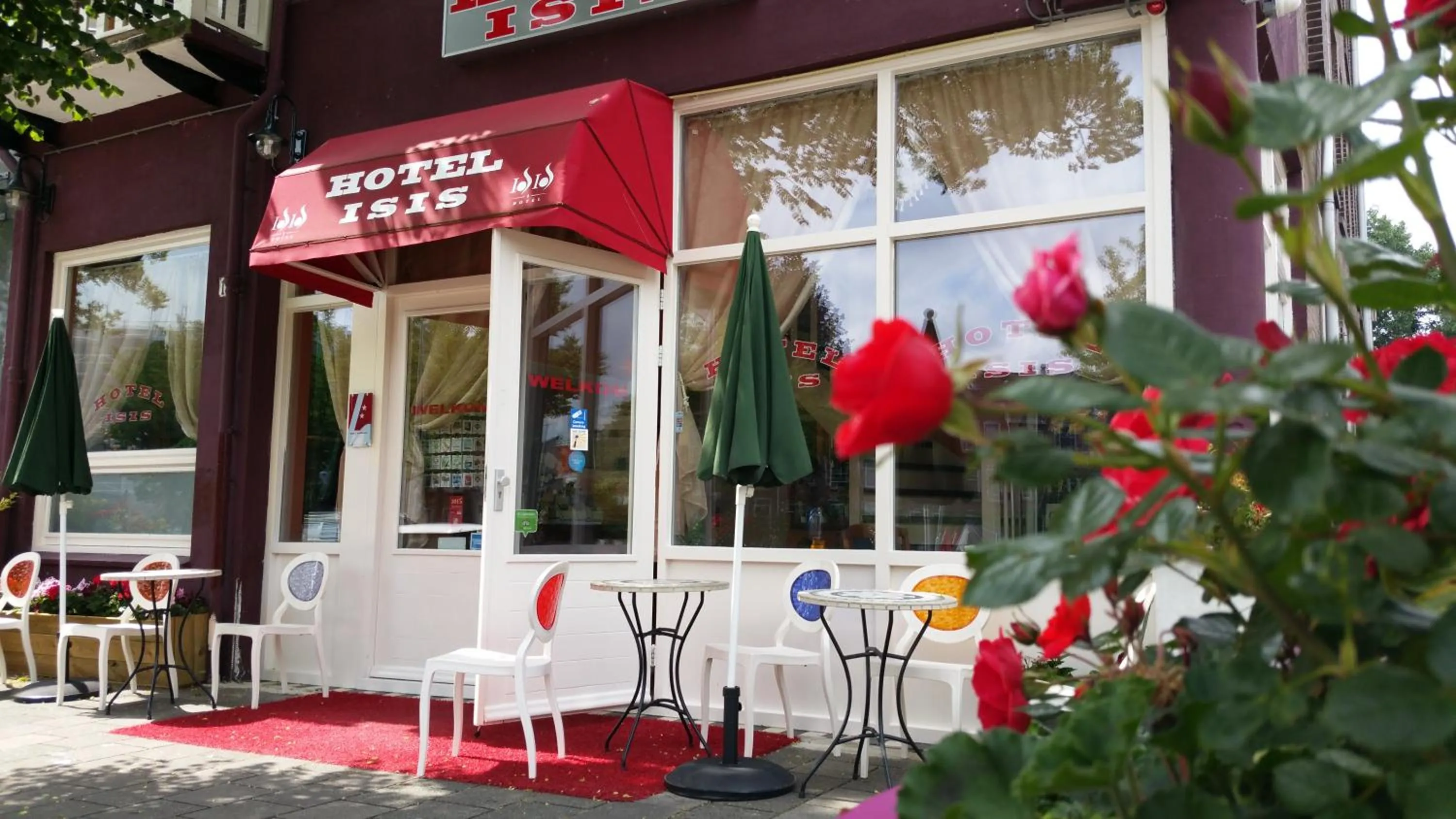 Facade/entrance in Hotel Isis