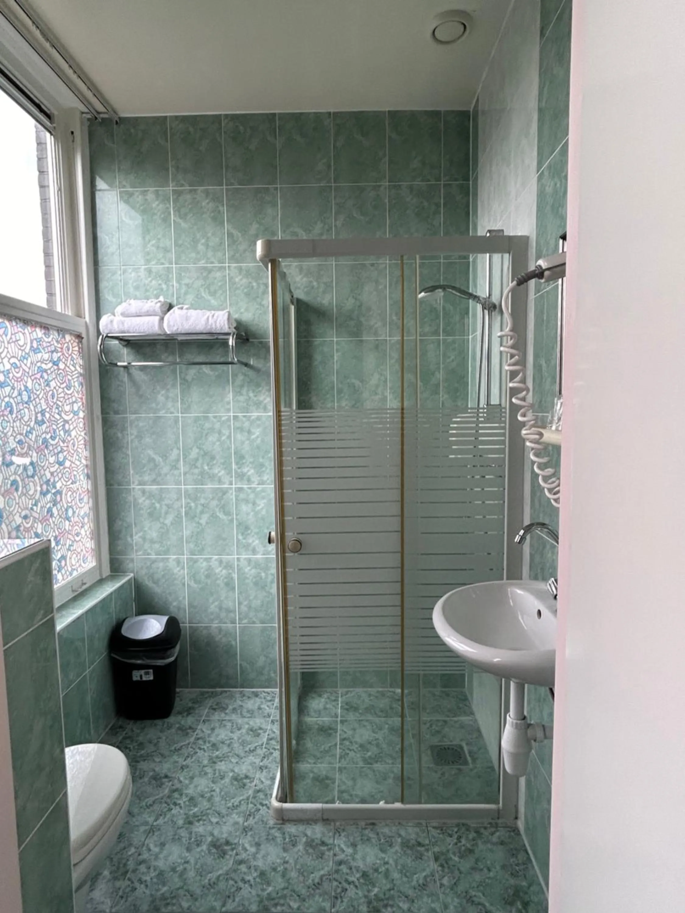 Shower in Hotel Isis