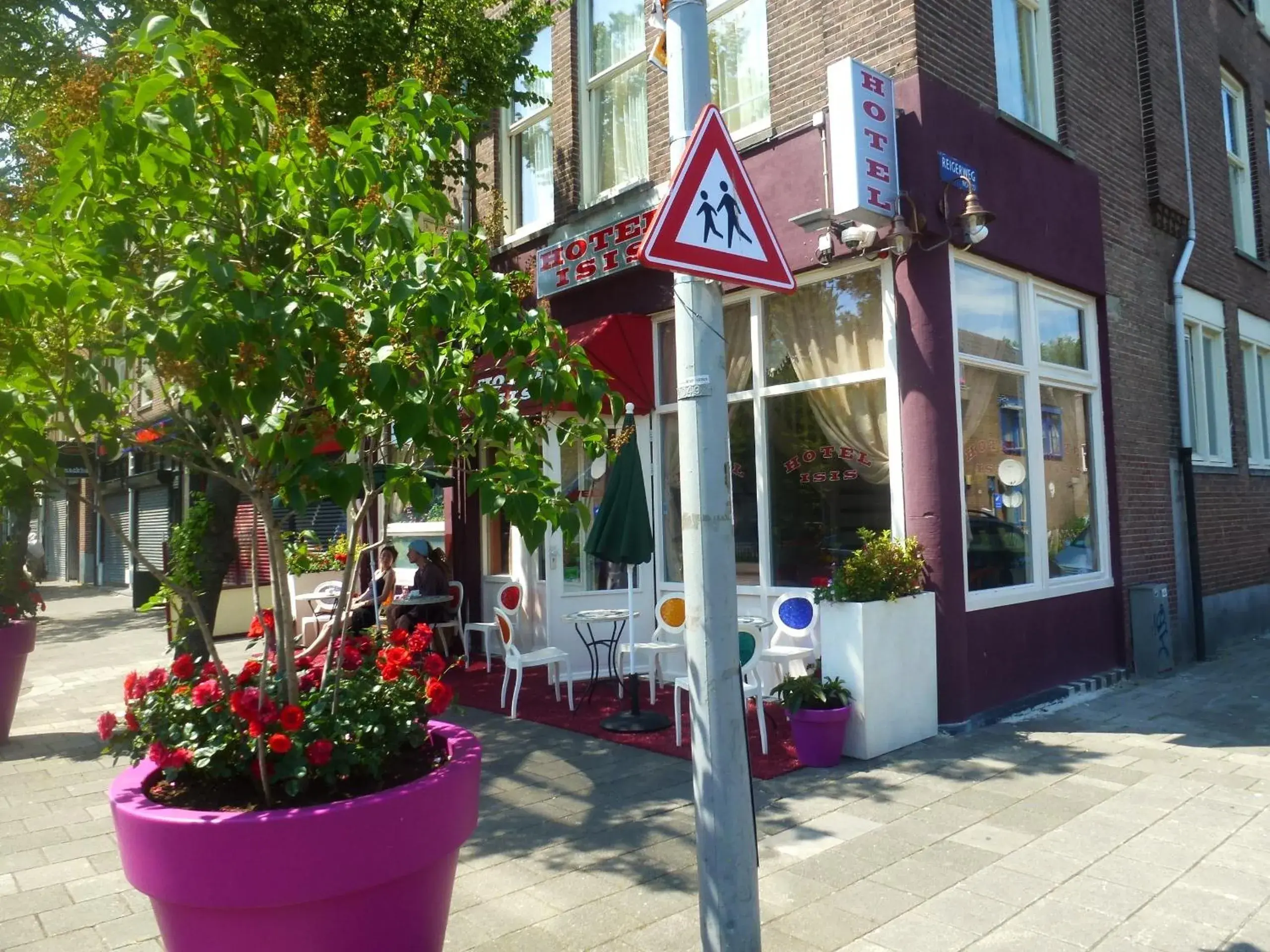 Property building in Hotel Isis Property building in Hotel Isis