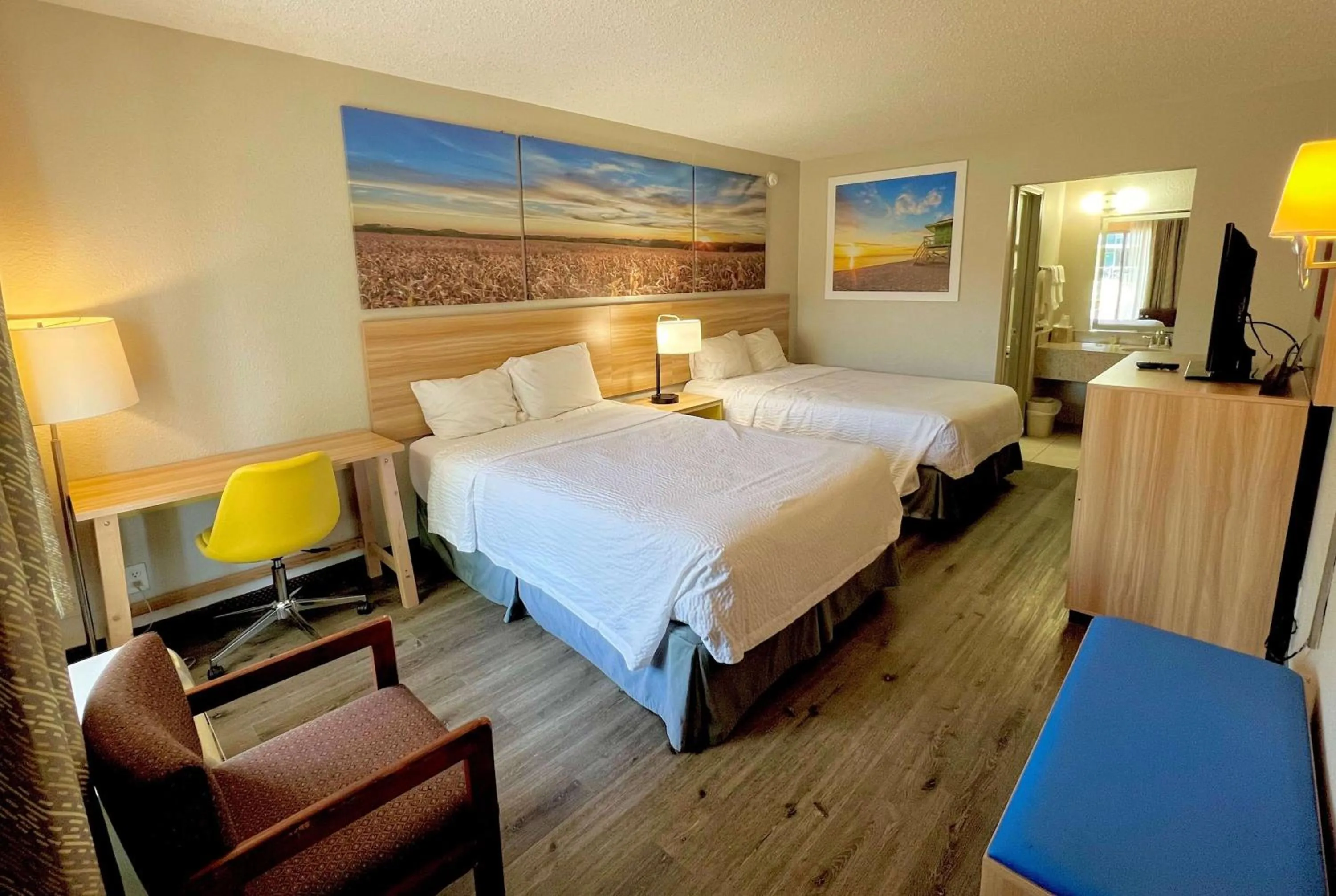 Photo of the whole room, Bed in Days Inn by Wyndham Ashland
