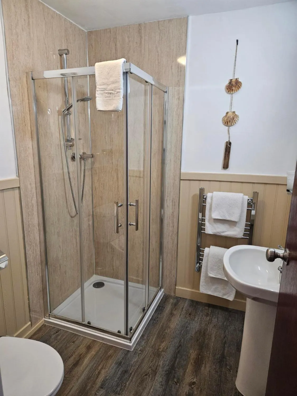 Shower in Park Lodge Hotel