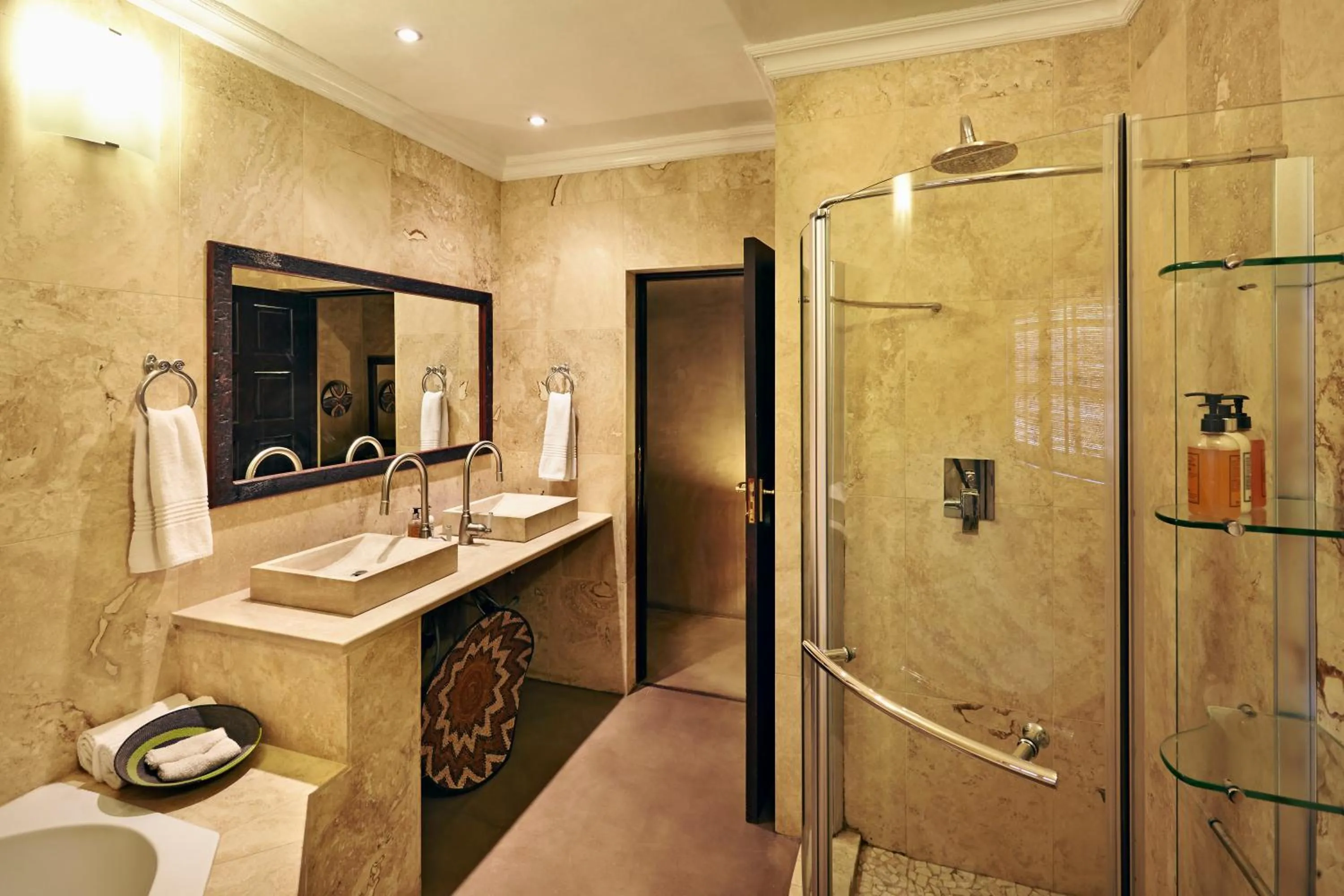 Bathroom in Vuyani Safari Lodge
