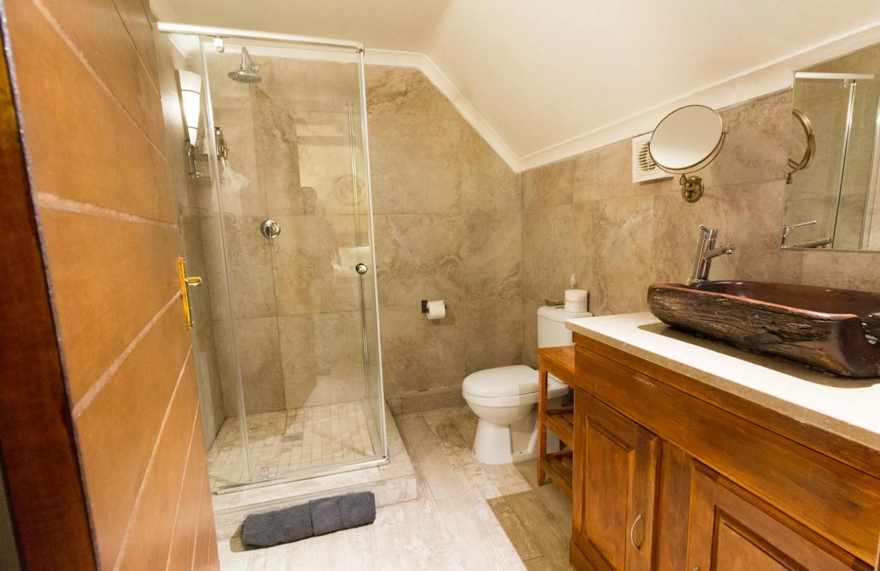 Bathroom in Vuyani Safari Lodge