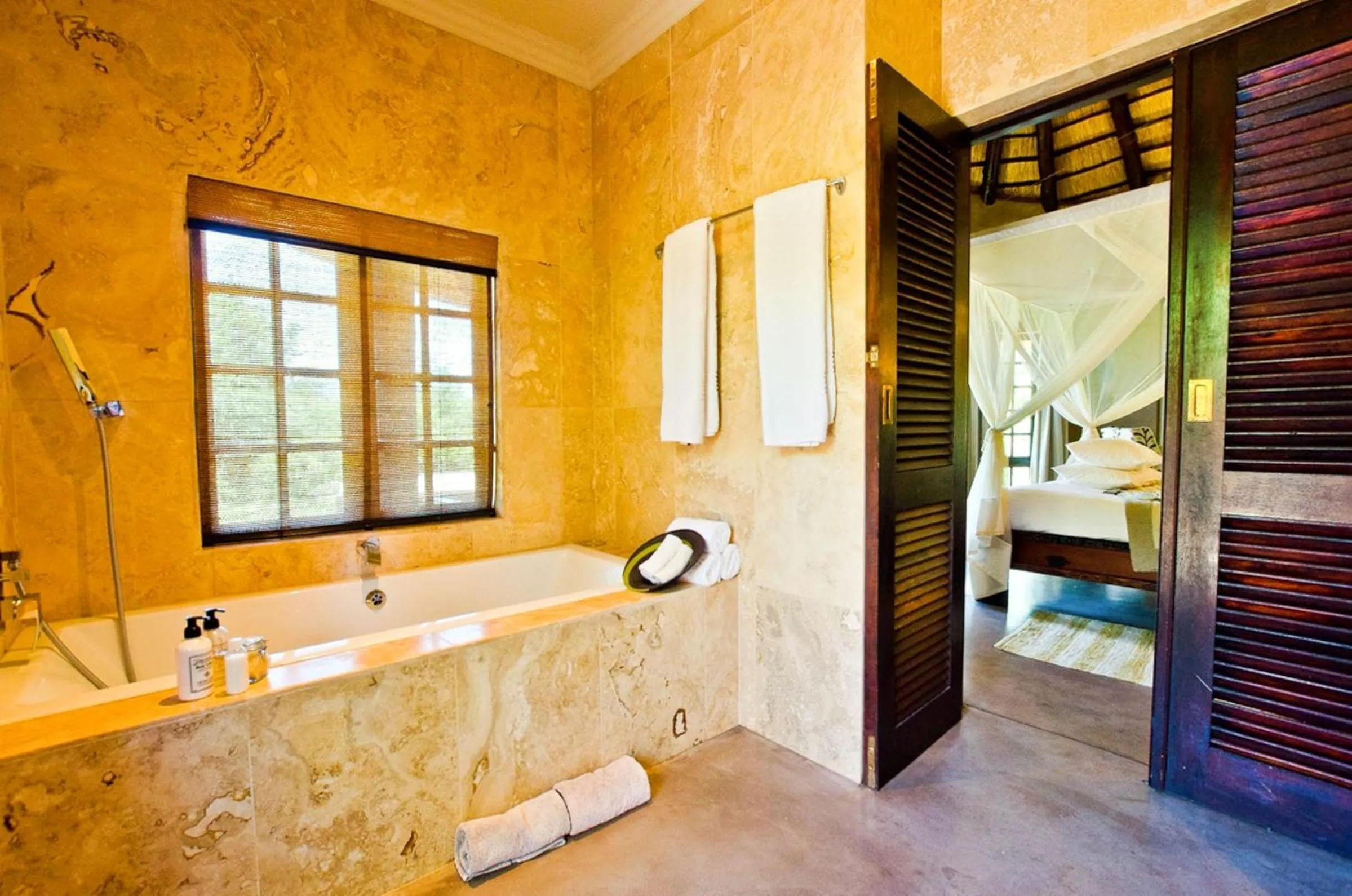 Bathroom in Vuyani Safari Lodge