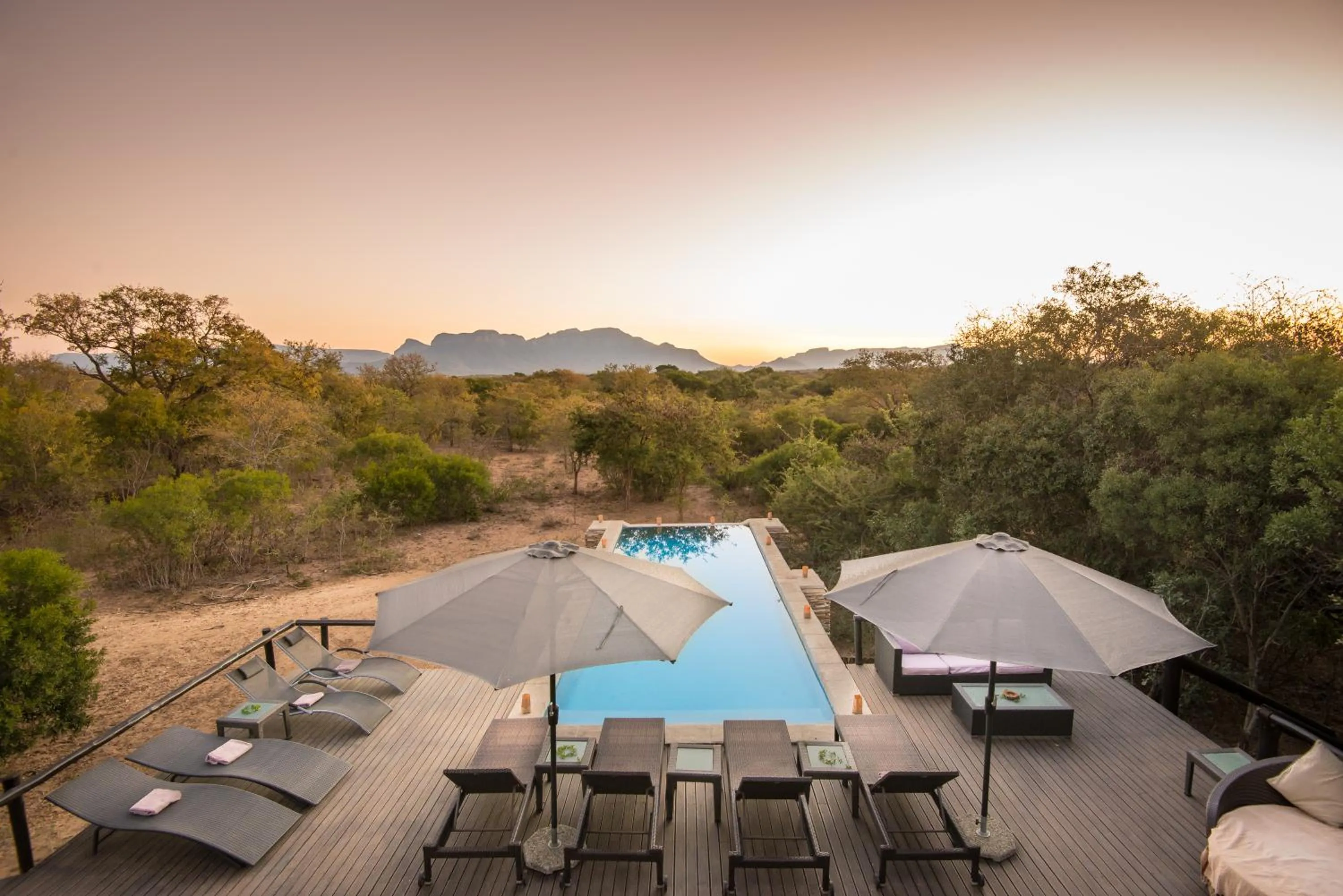 Pool view in Vuyani Safari Lodge