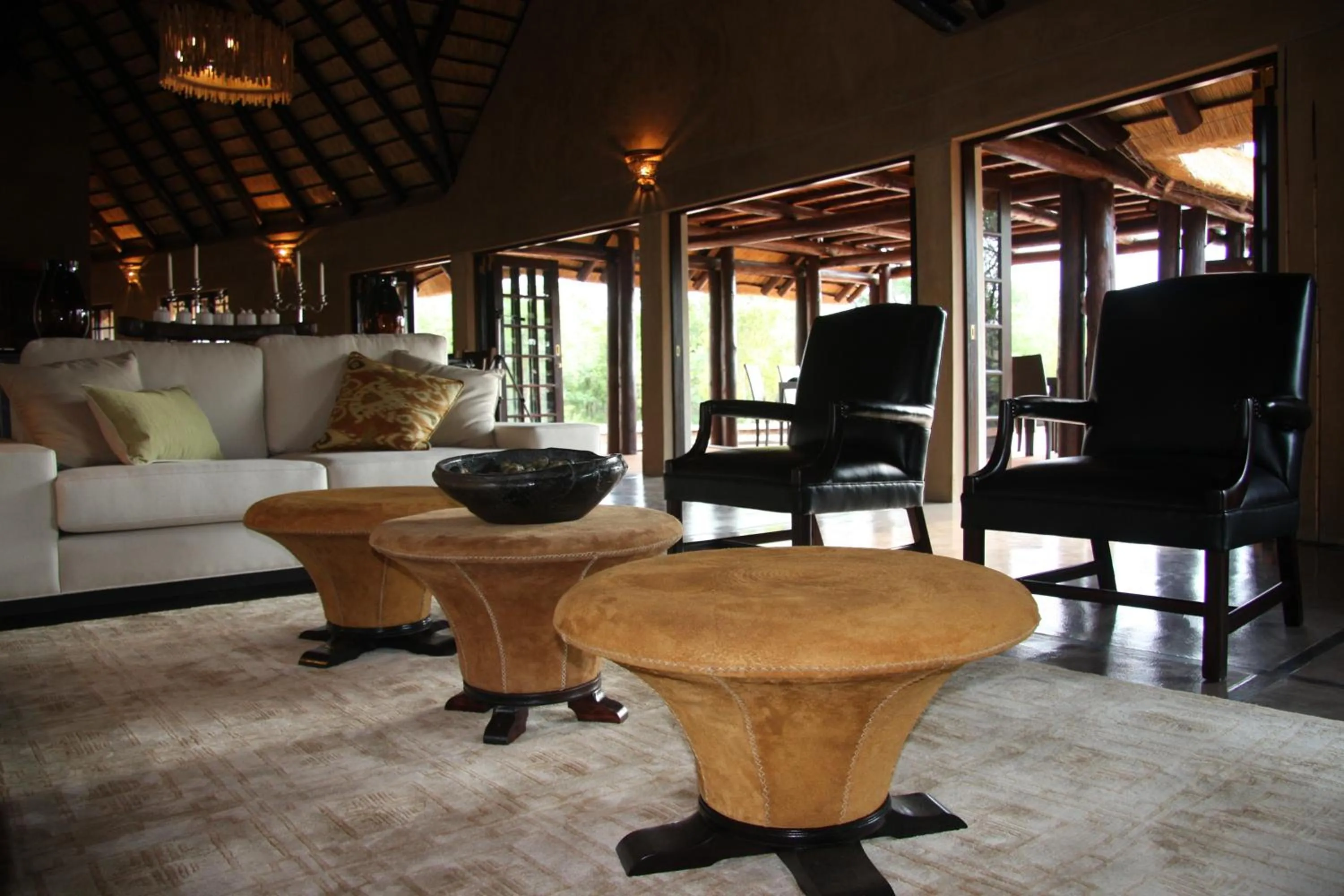 Living room in Vuyani Safari Lodge