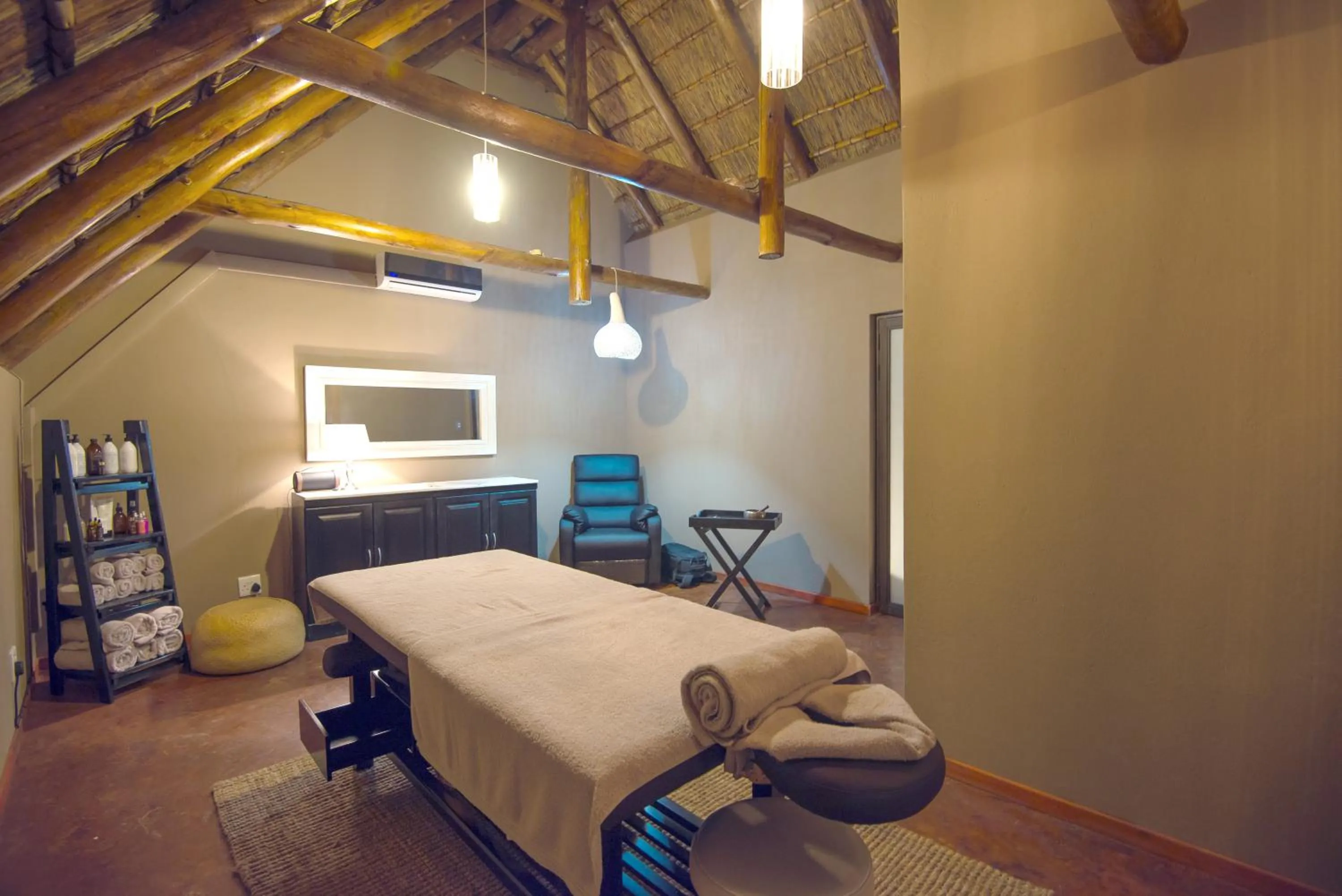 Spa and wellness centre/facilities, Bed in Vuyani Safari Lodge