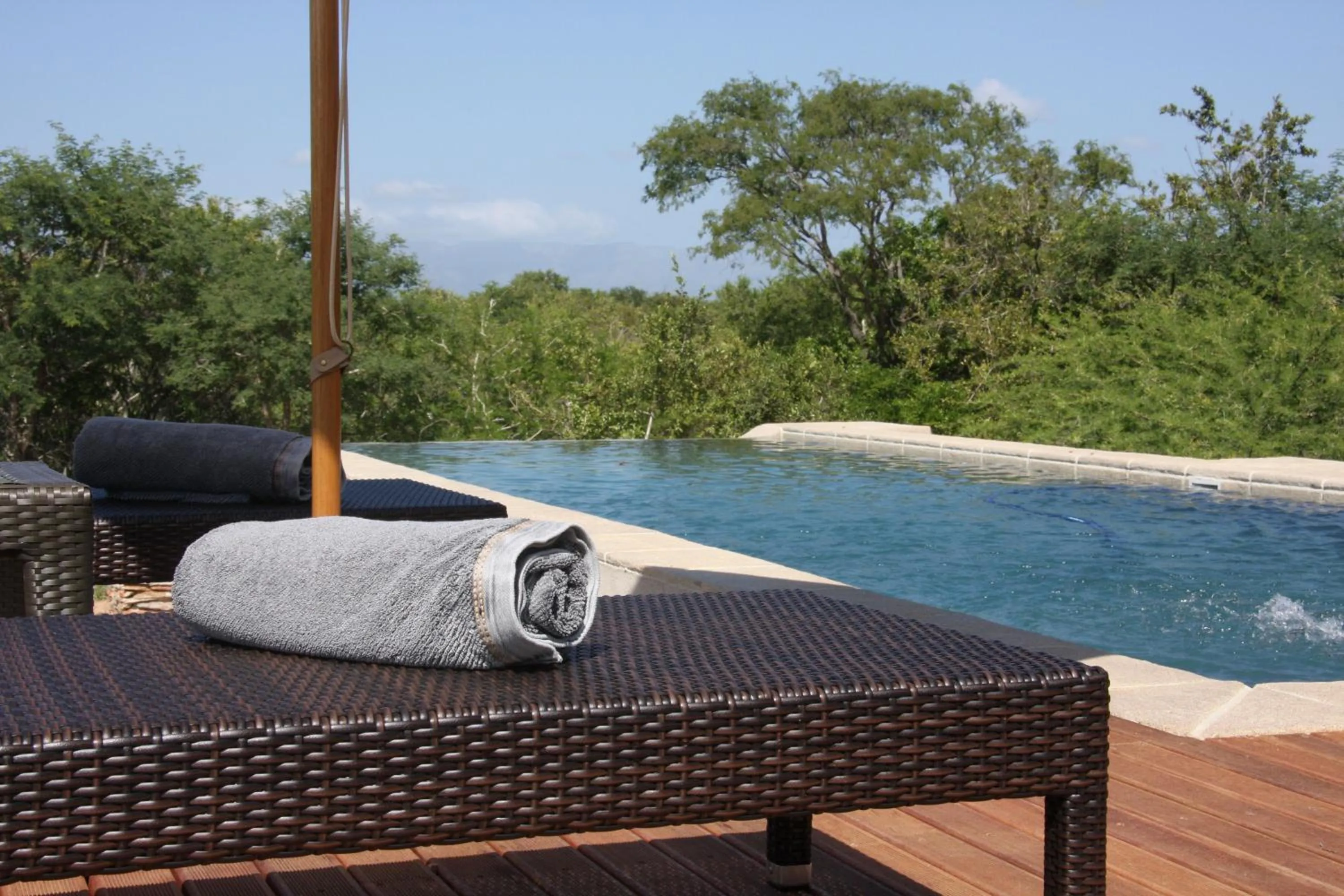 Swimming pool in Vuyani Safari Lodge
