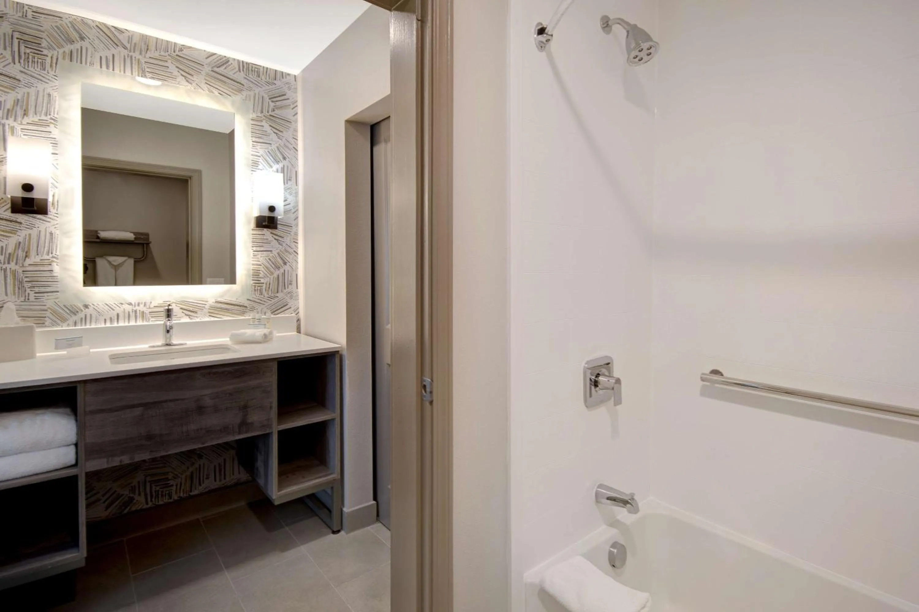 Bathroom in Homewood Suites by Hilton Lexington-Hamburg