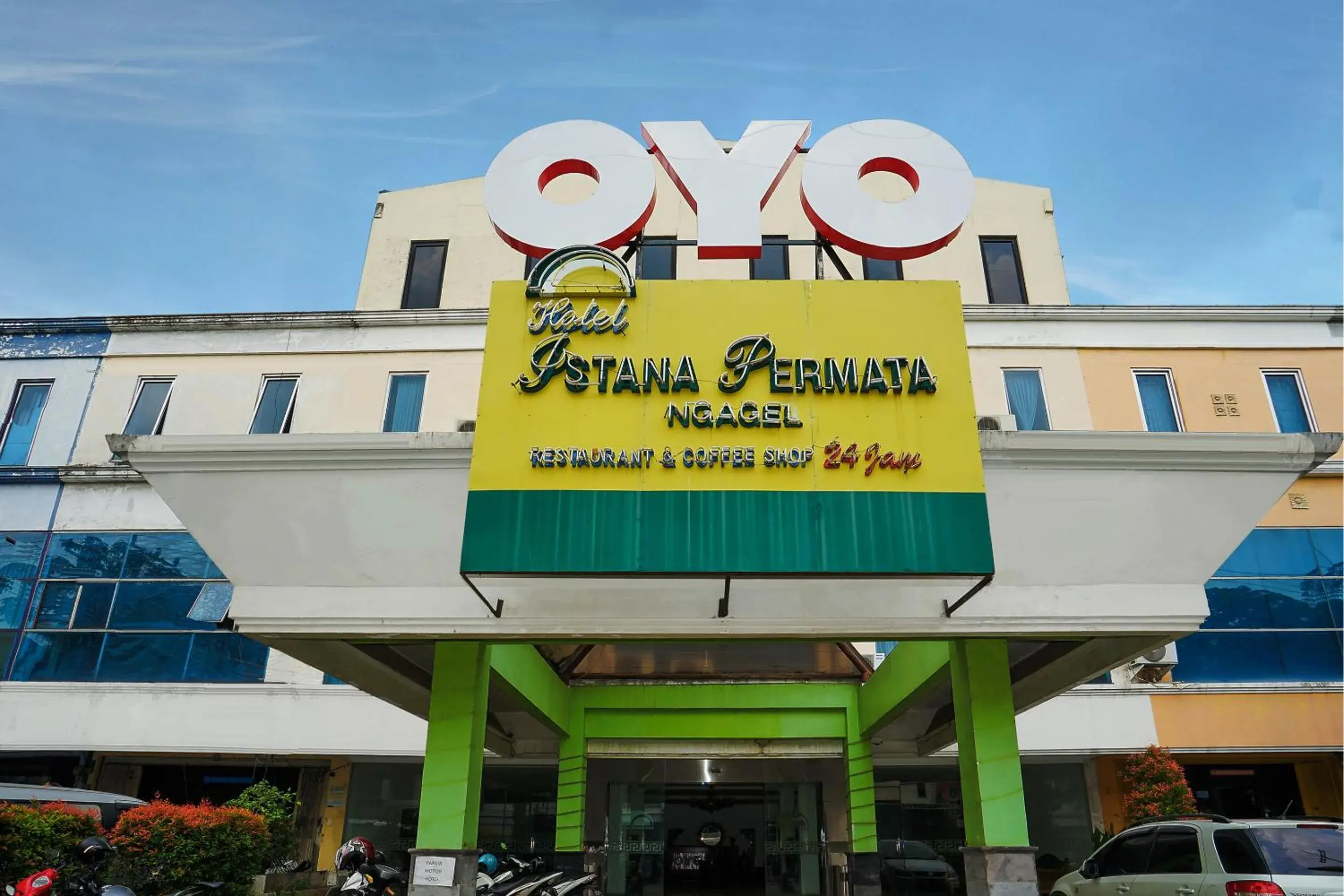 Property building, Property Logo/Sign in SUPER OYO Collection O 252 Istana Permata Ngagel