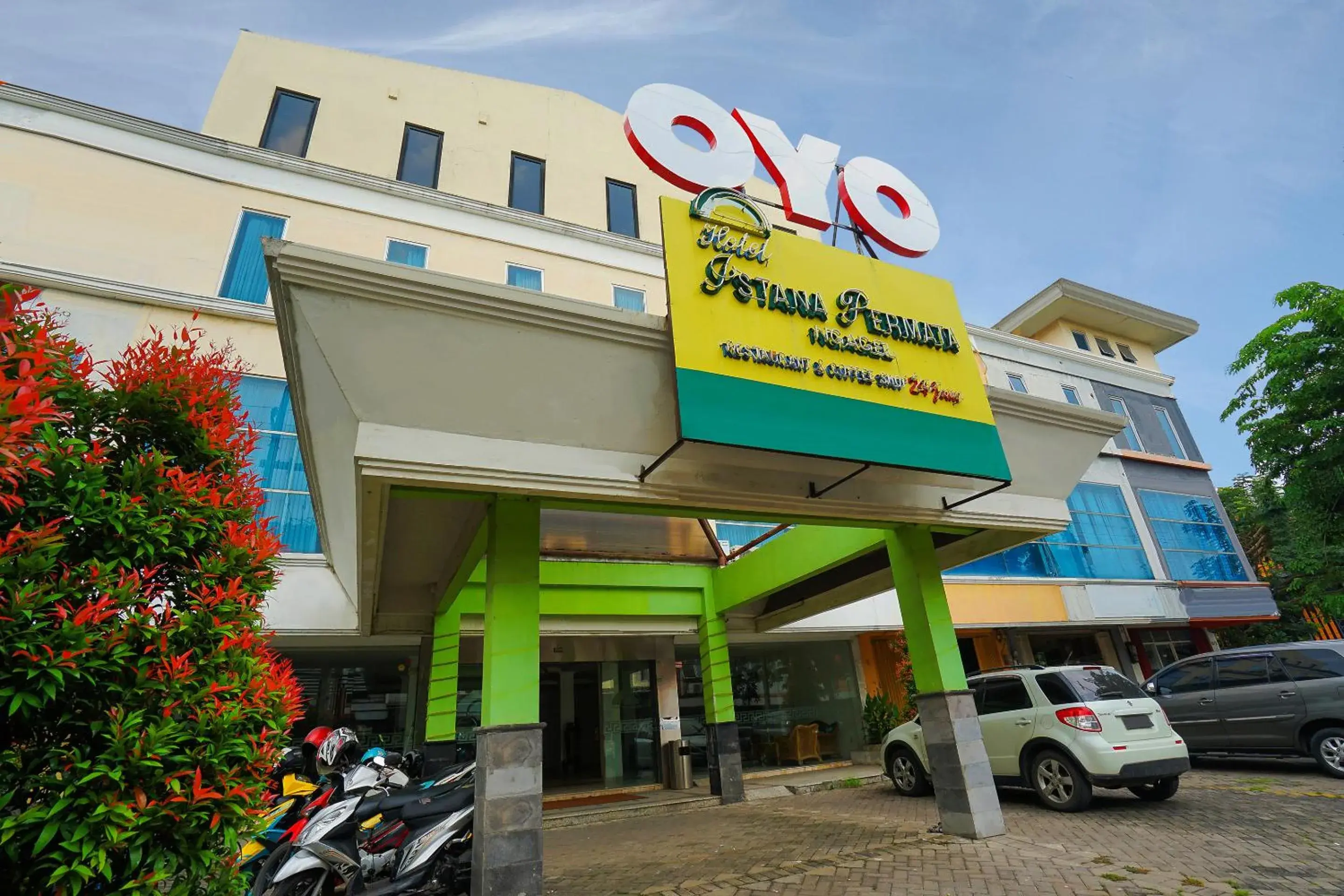 Property Building in SUPER OYO Collection O 252 Istana Permata Ngagel