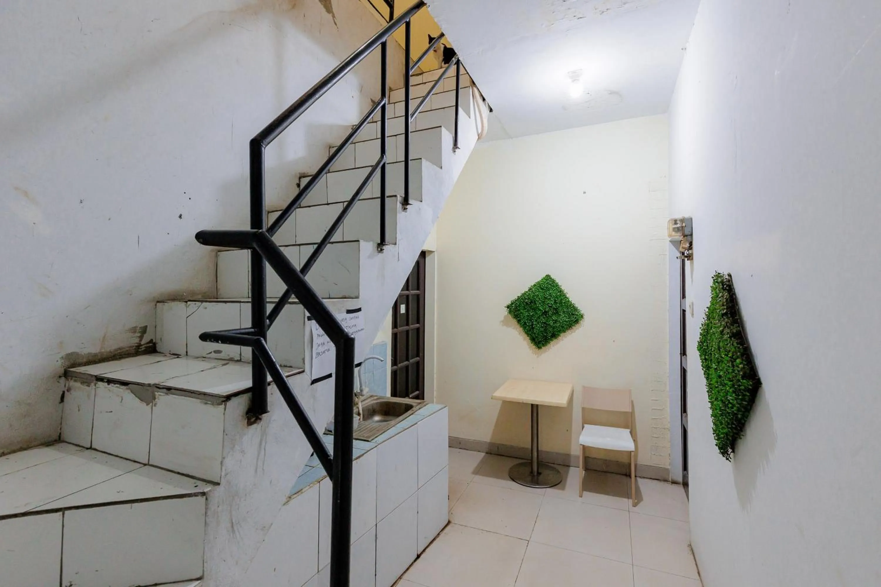 Property building in RedDoorz near Esa Unggul University Jakarta Campus