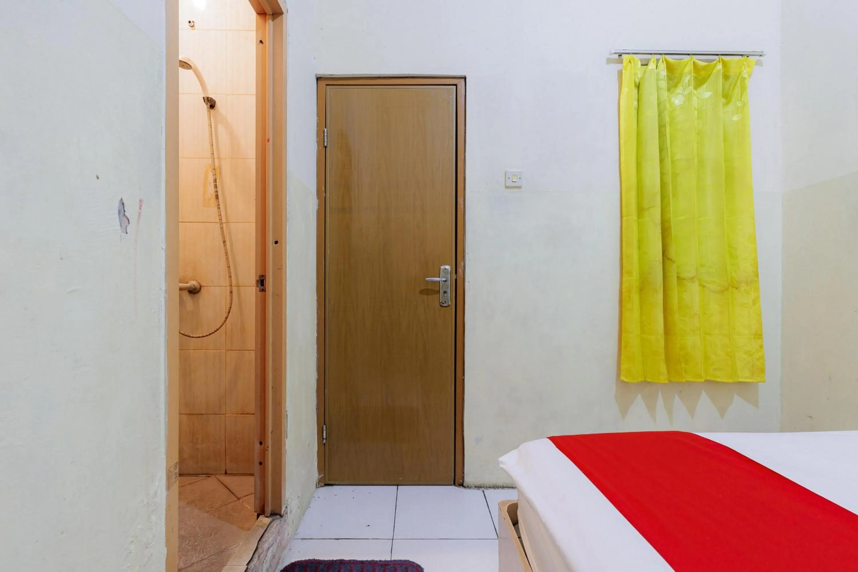 Bedroom, Bed in RedDoorz near Esa Unggul University Jakarta Campus