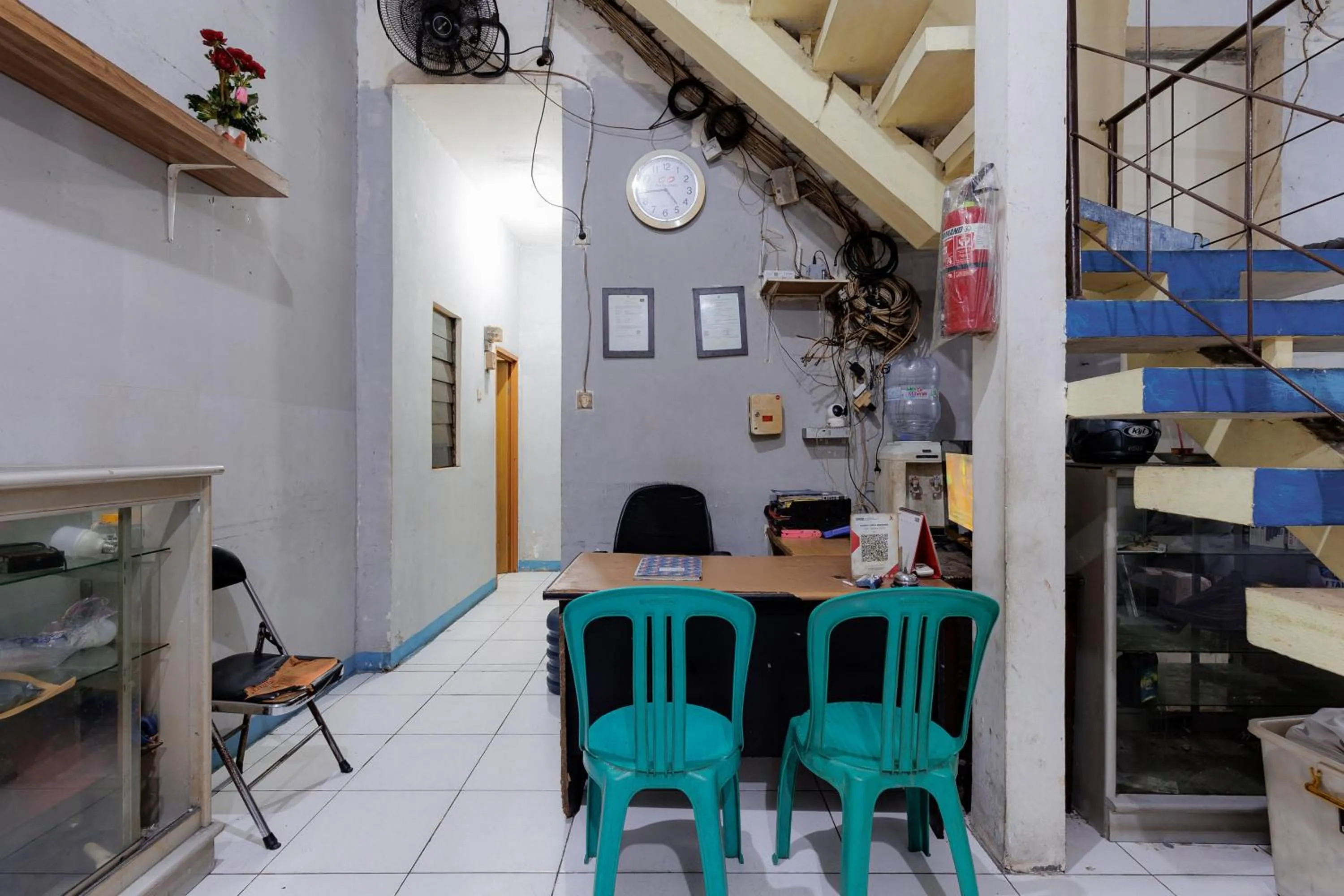 Lobby or reception in RedDoorz near Esa Unggul University Jakarta Campus