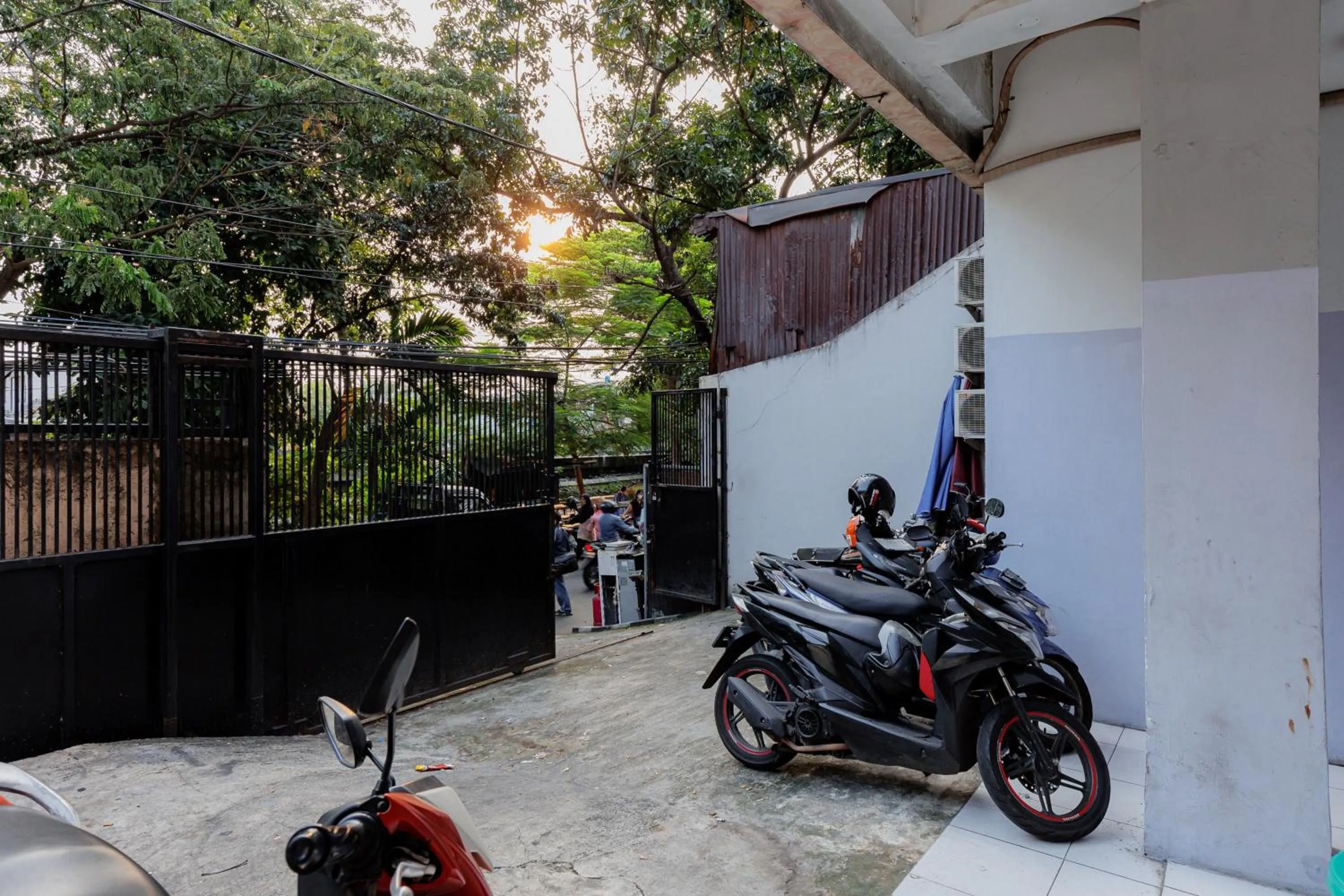 Parking in RedDoorz near Esa Unggul University Jakarta Campus