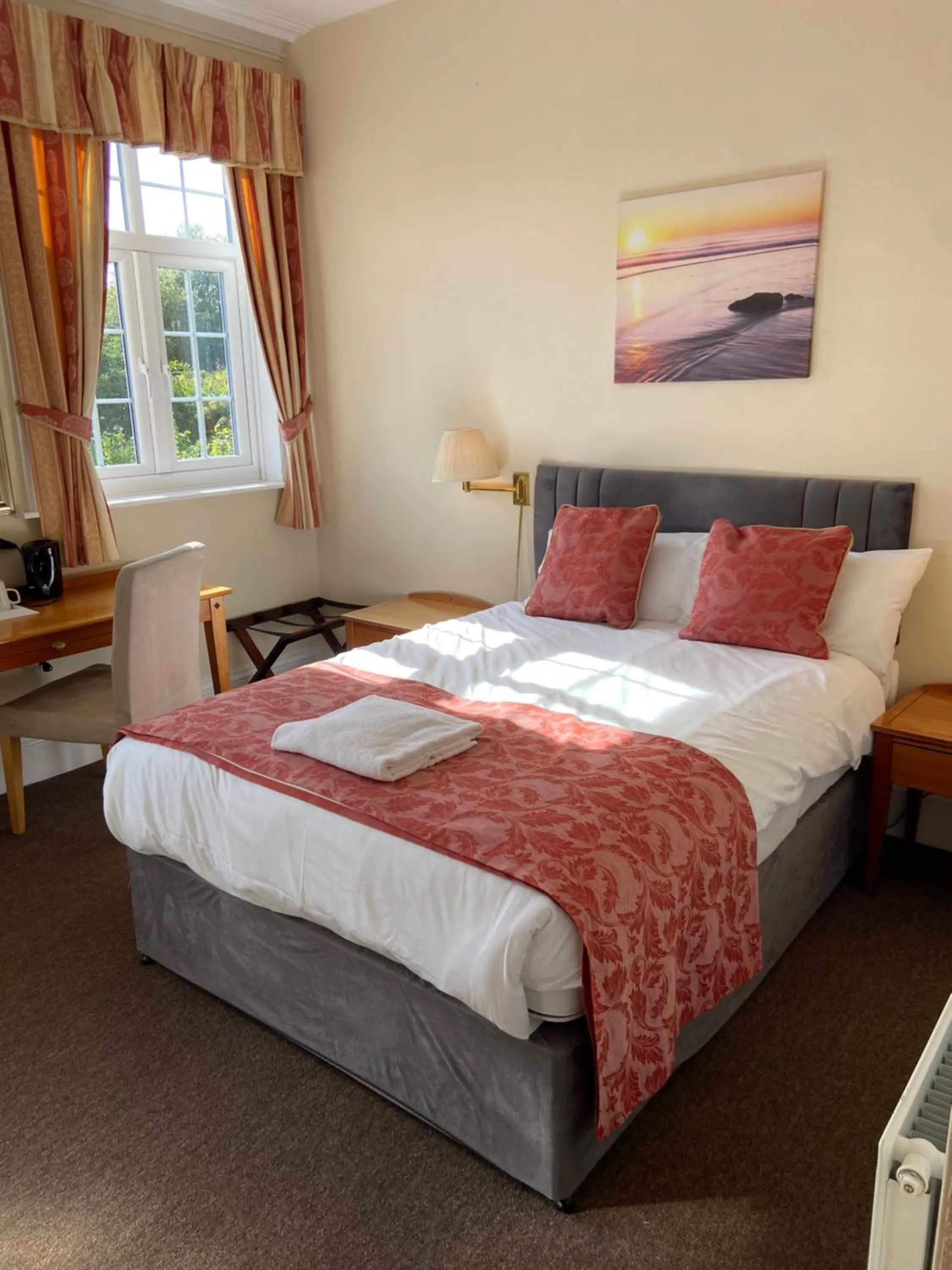 Bedroom, Bed in The Hillmorton Manor Hotel