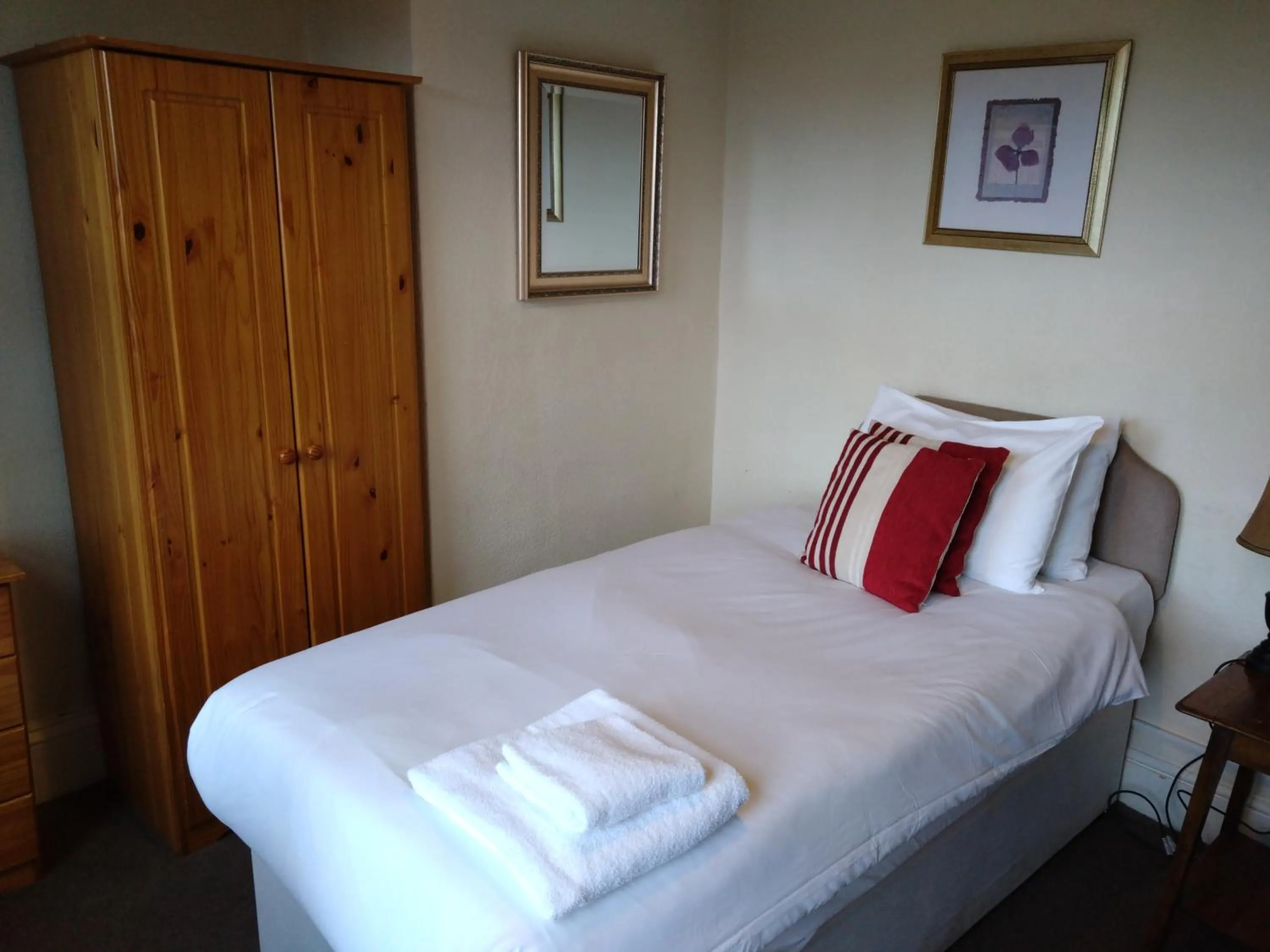 Bedroom, Bed in The Hillmorton Manor Hotel