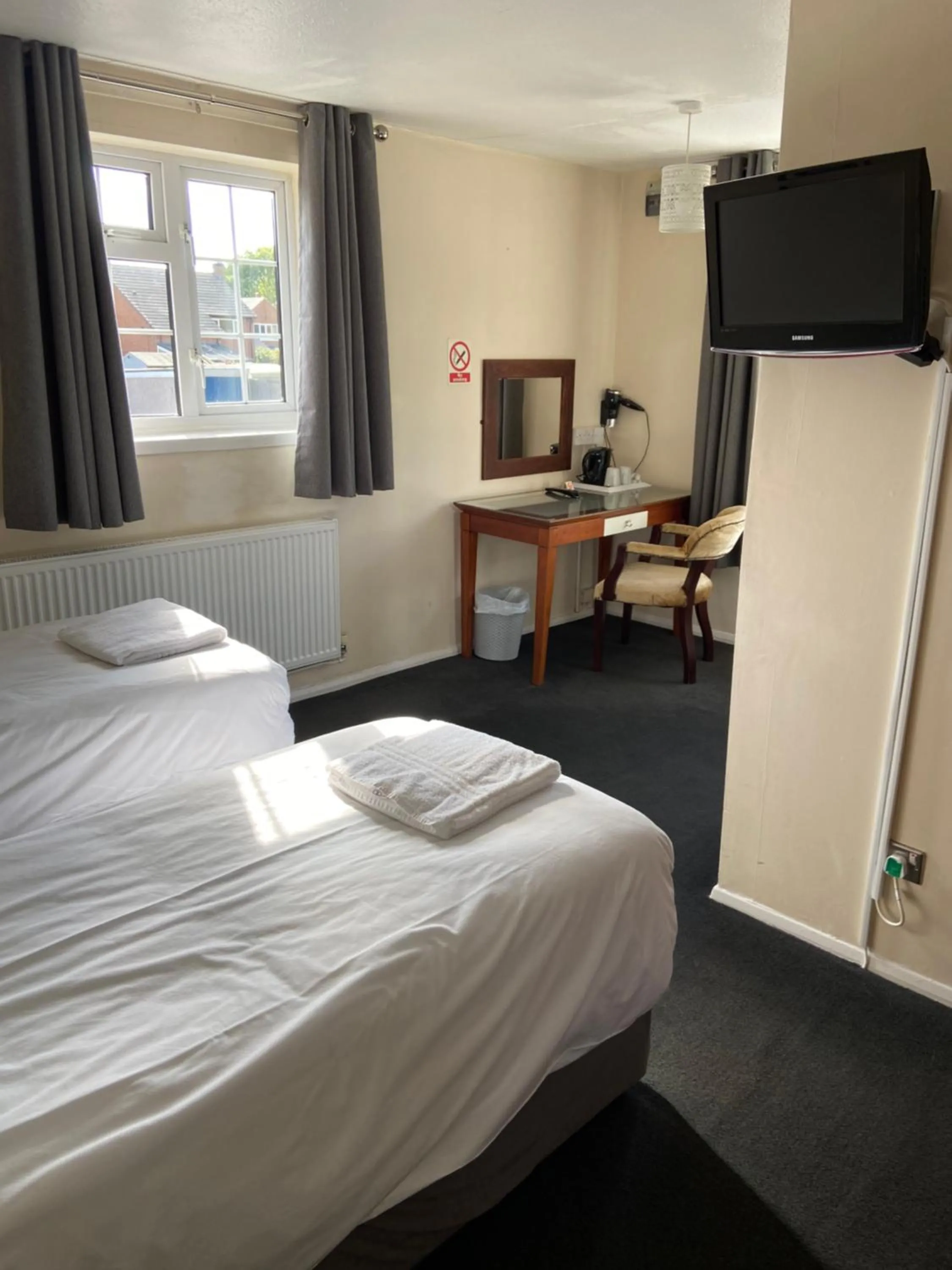 Bedroom, Bed in The Hillmorton Manor Hotel